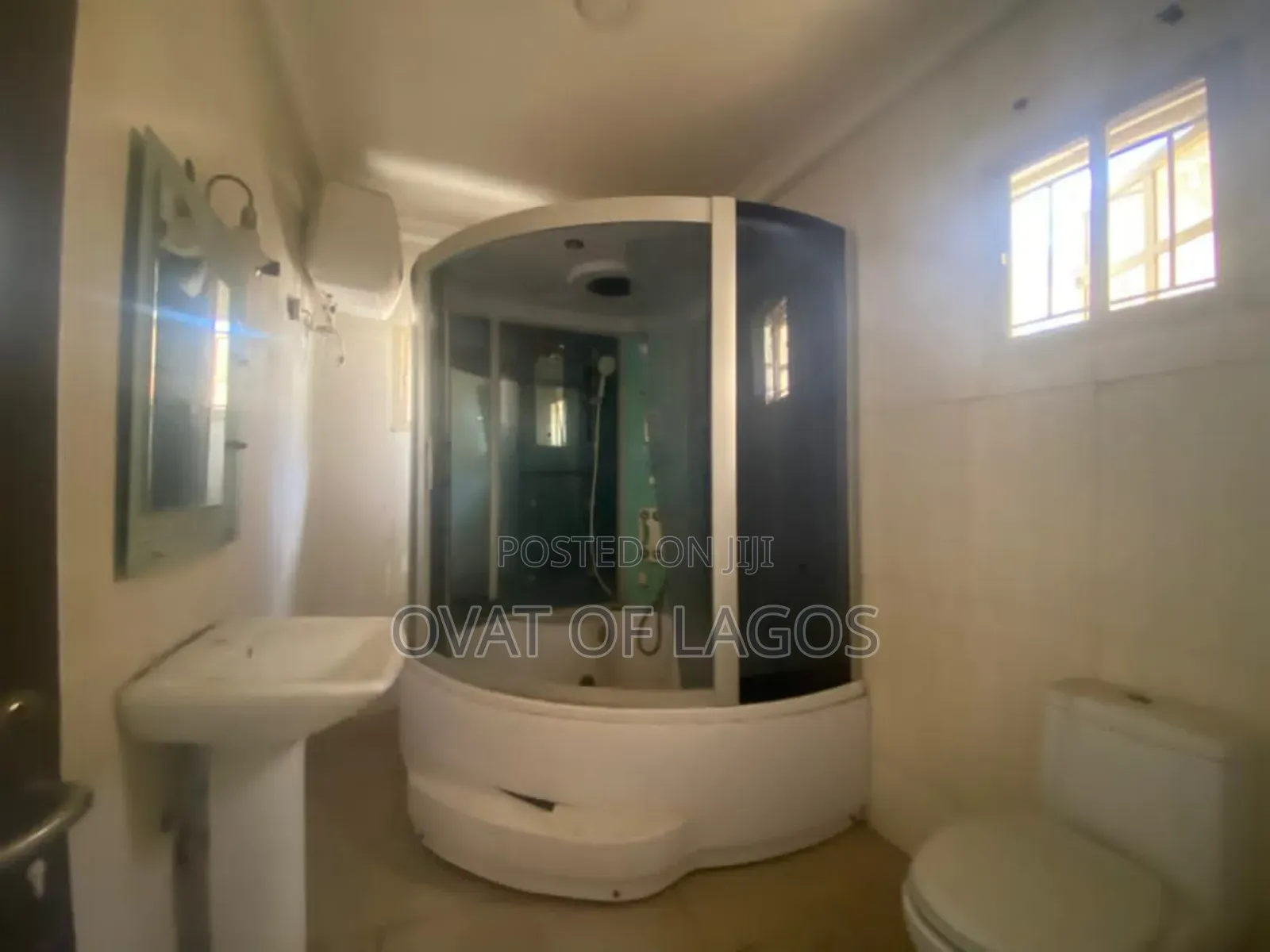 5bdrm Duplex in Chevron for sale