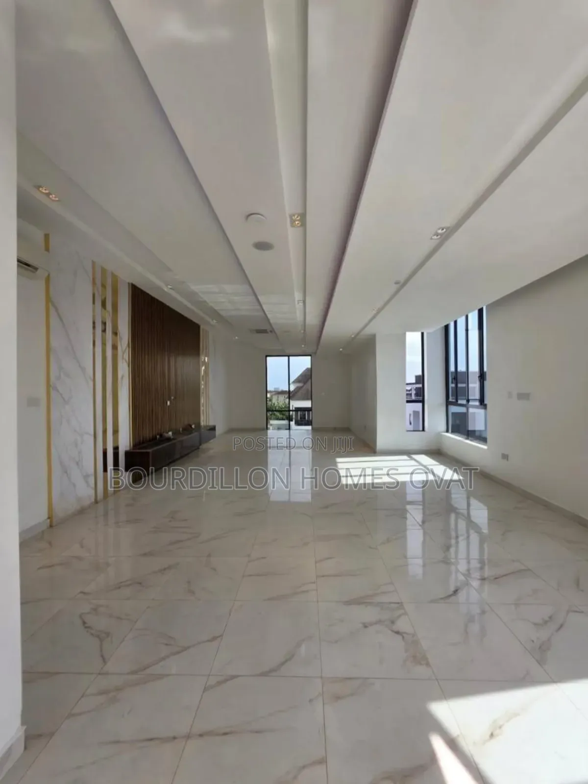 5bdrm Duplex in Pinnock Beach for sale