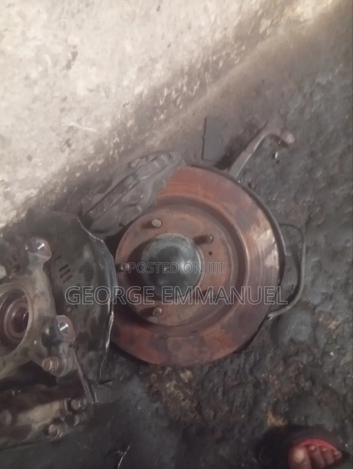 Complete Hub Toyota Sequoia 2012
