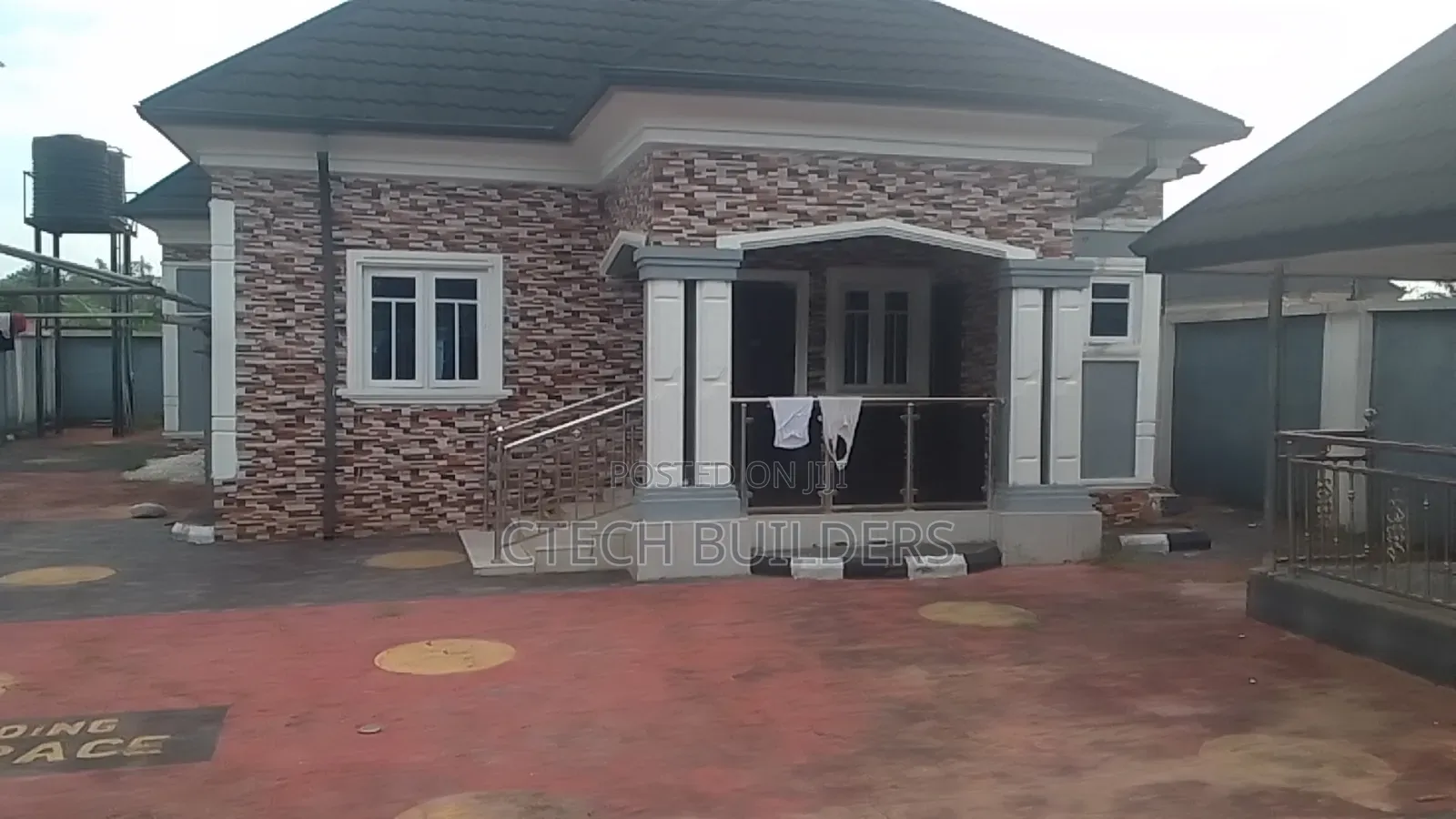 4bdrm Bungalow in Benin City for sale