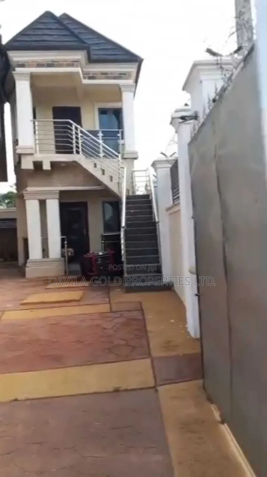 12bdrm Block of Flats in Benin City for sale
