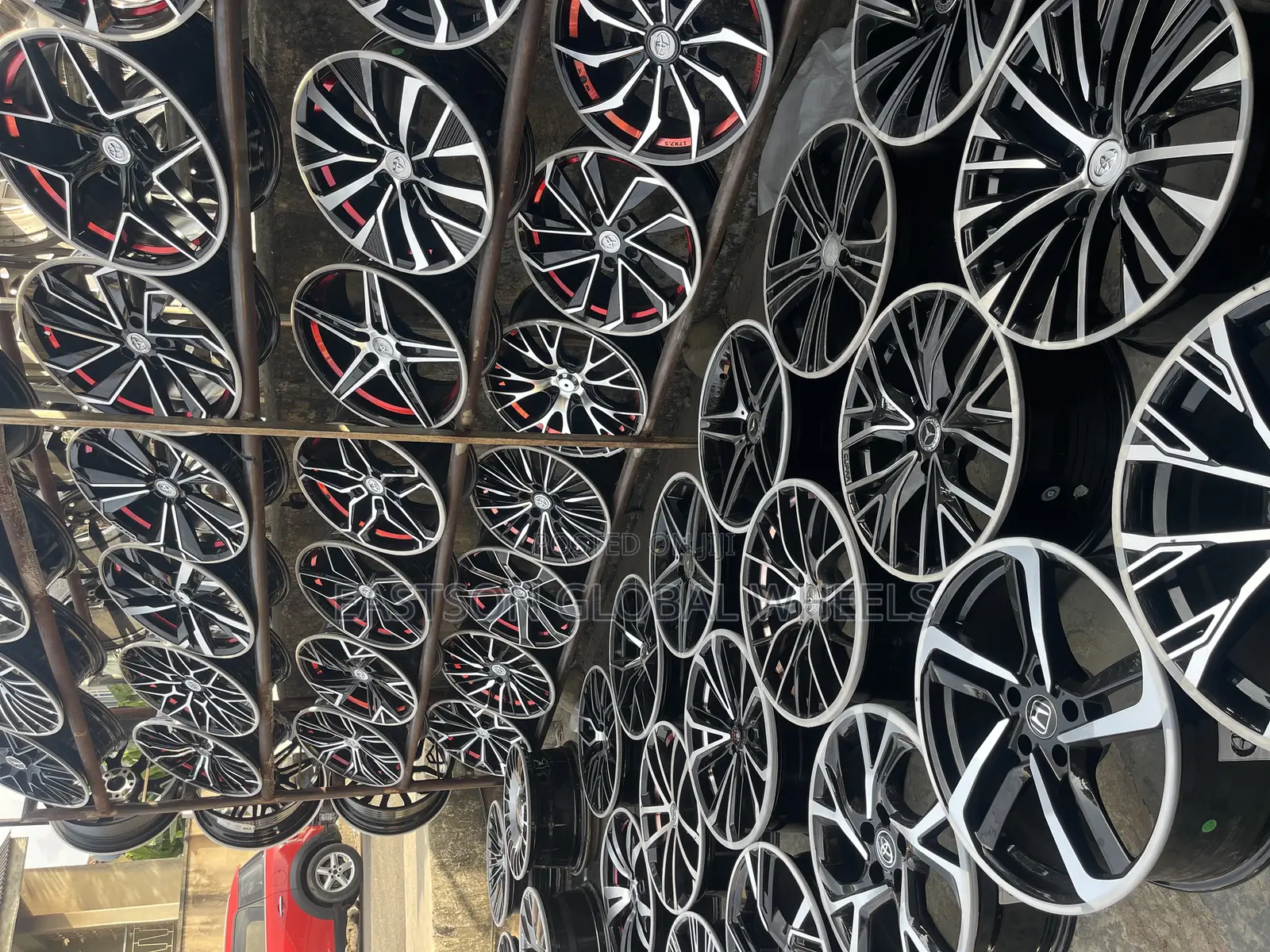 All Sizes and Designs Brand New Alloy Rim for All Cars Available