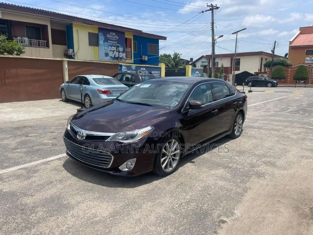 Toyota Avalon XLE Premium 4dr Sedan (3.5L 6cyl 6A) 2015 Maroon