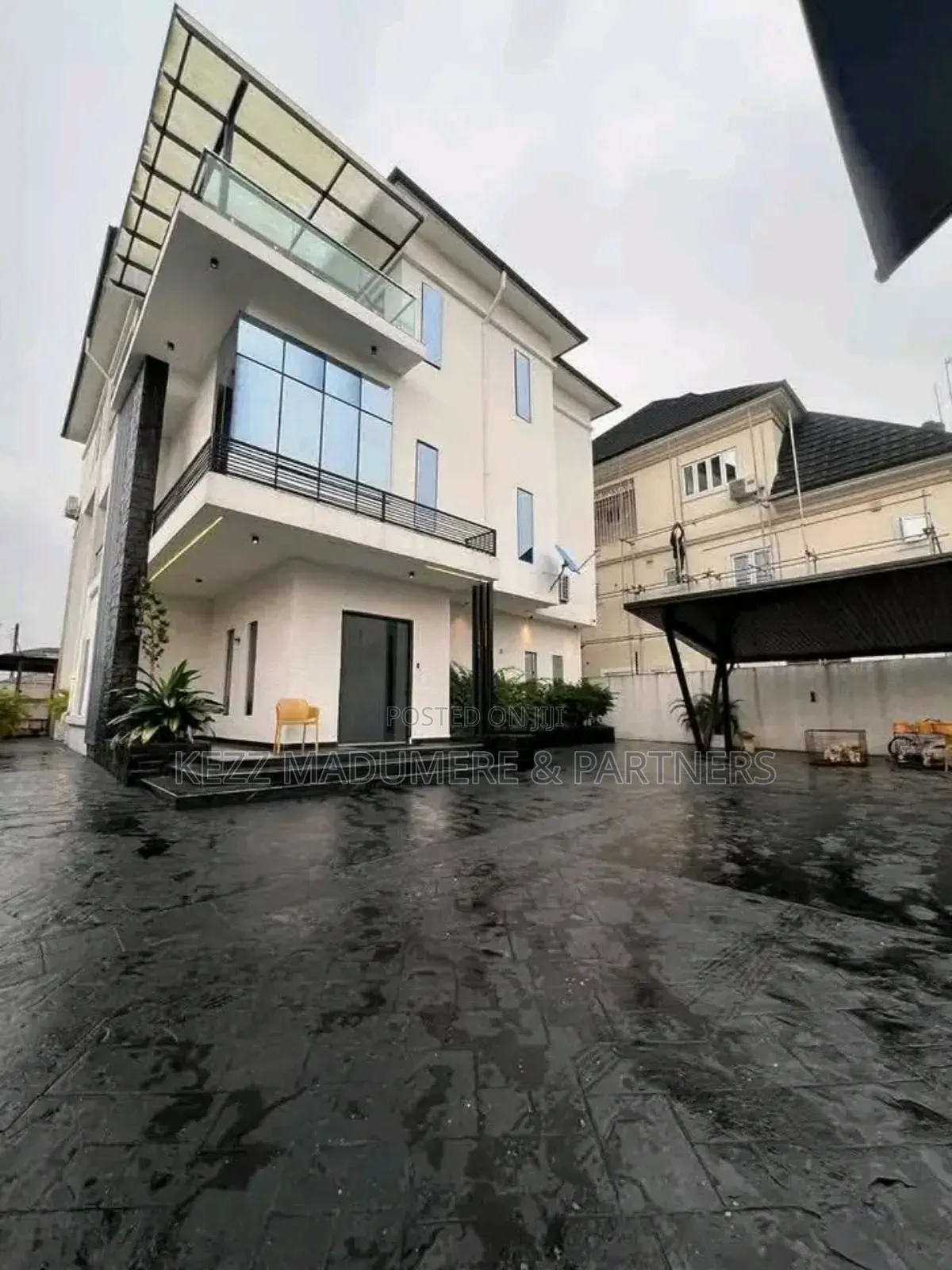 5bdrm Duplex in New Gra, Port for sale