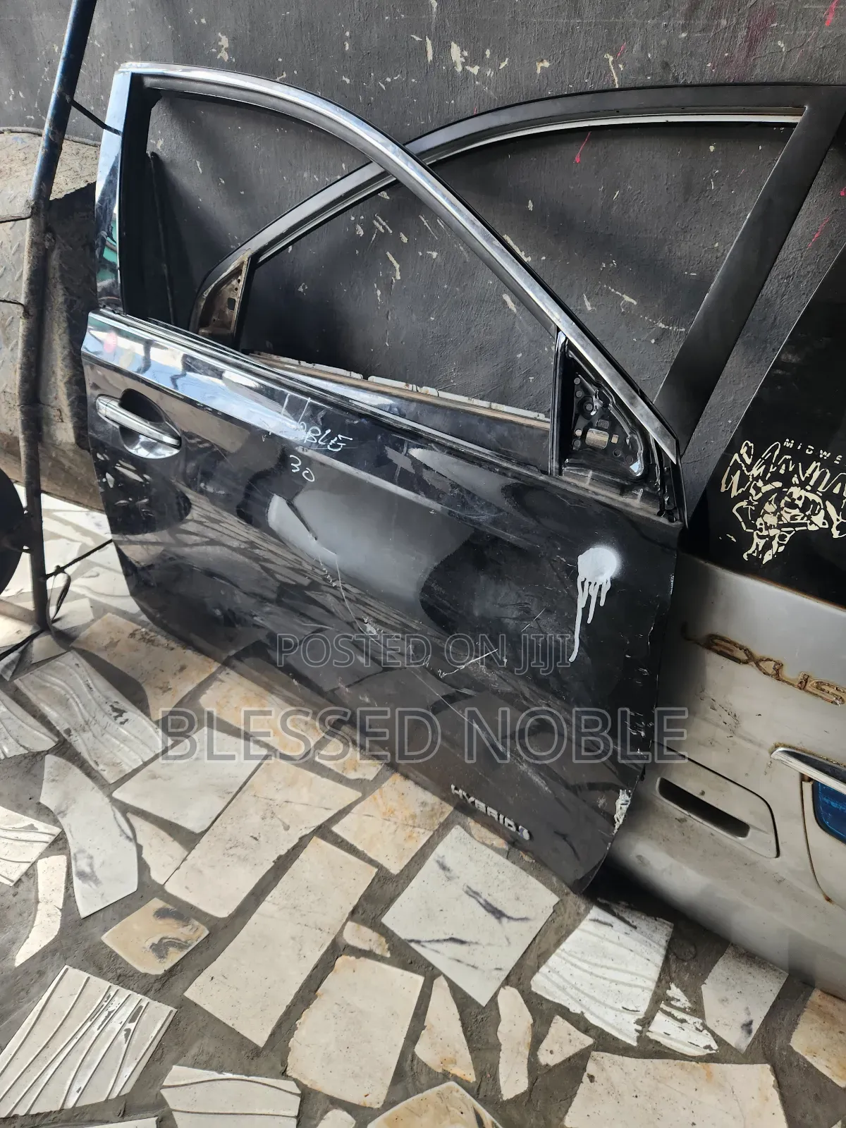 Front Right Door Avalon 2015