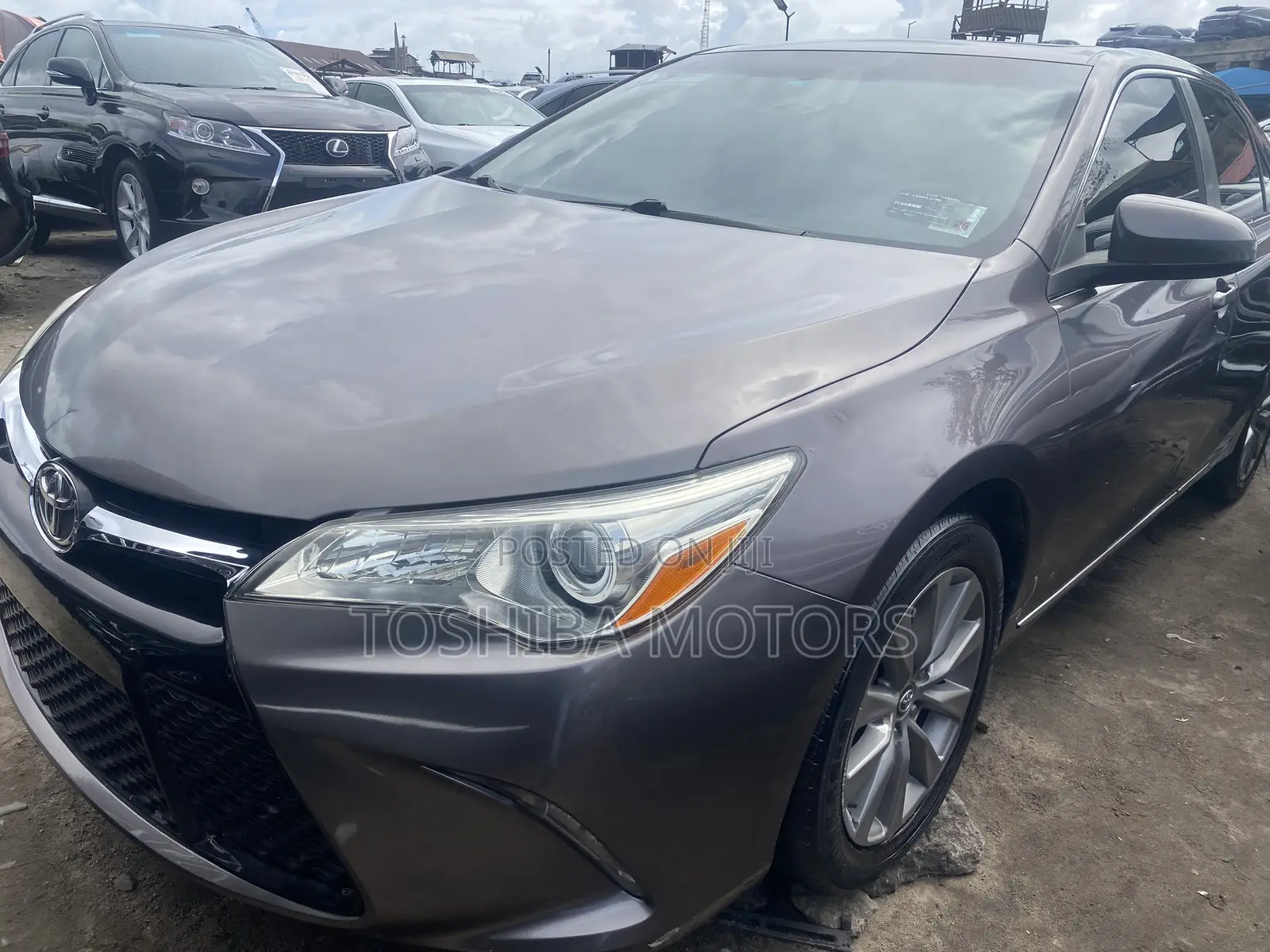 Toyota Camry XLE 4dr Sedan (2.5L 4cyl 6A) 2017 Gray