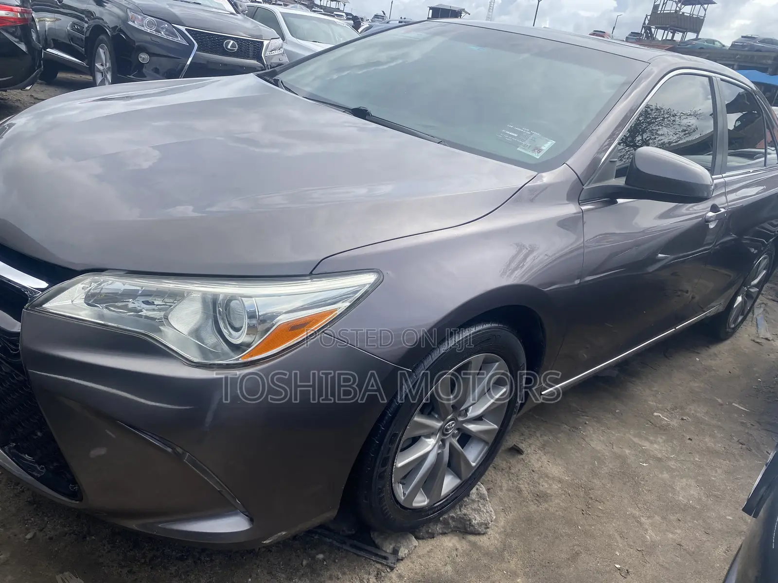 Toyota Camry XLE 4dr Sedan (2.5L 4cyl 6A) 2017 Gray