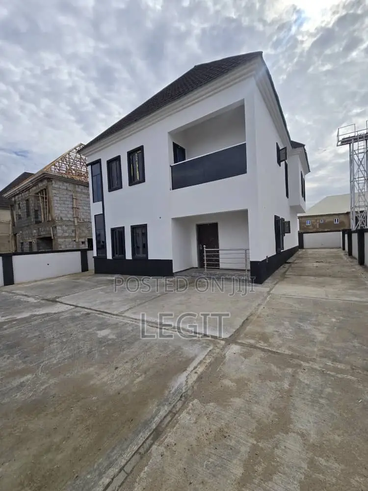 4bdrm Duplex in Lugbe District for sale