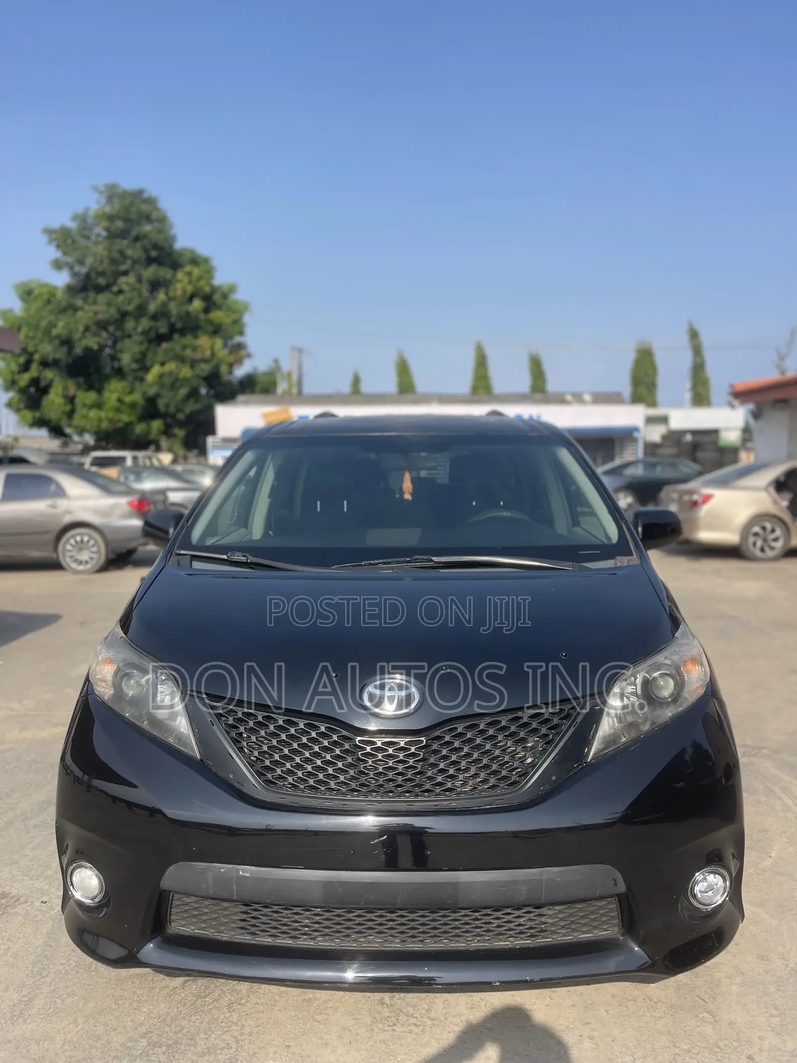 Toyota Sienna 2011 Black