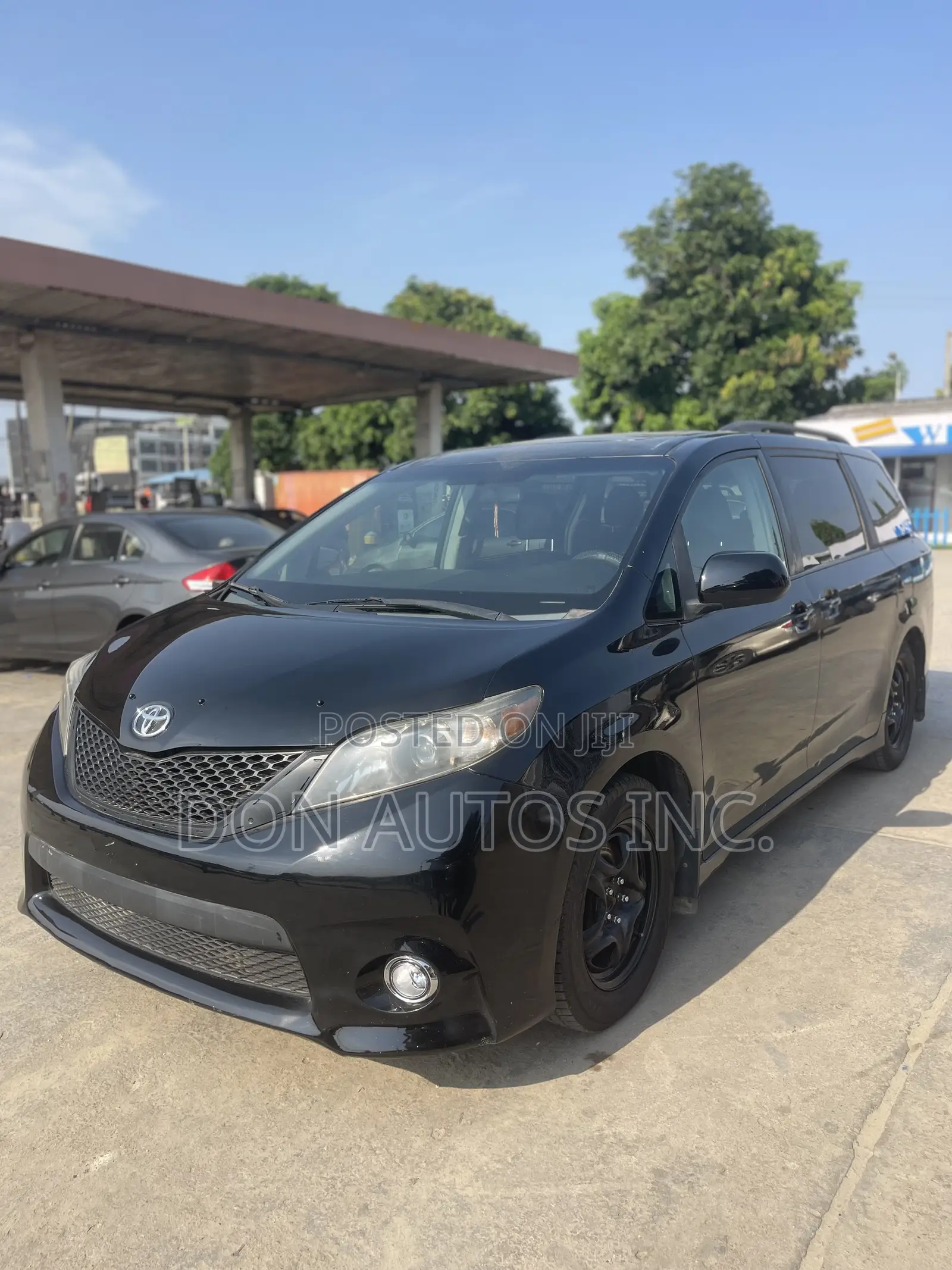 Toyota Sienna 2011 Black
