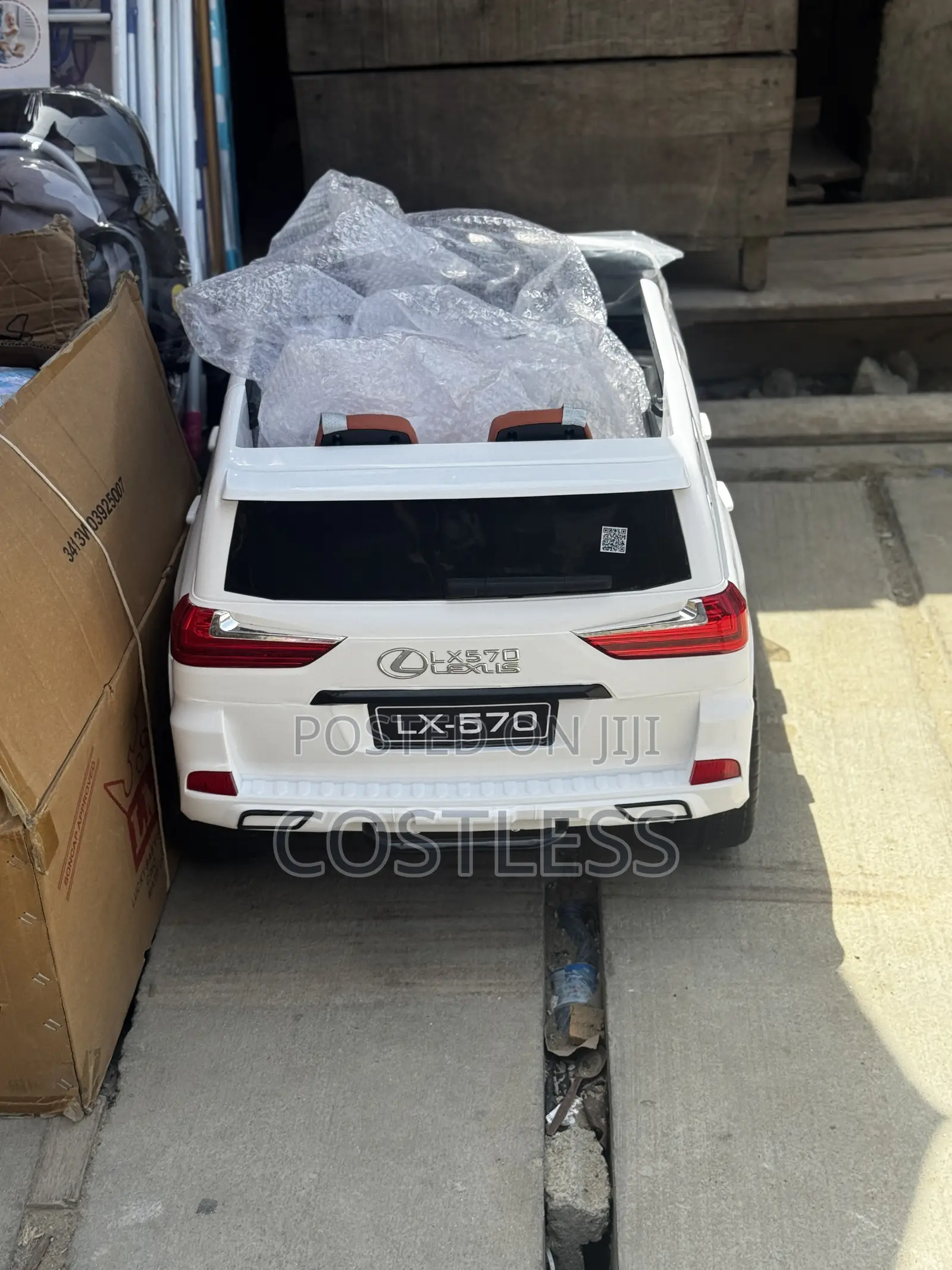 Licensed Lexus Lx570 Electric Ride-on Car for Children