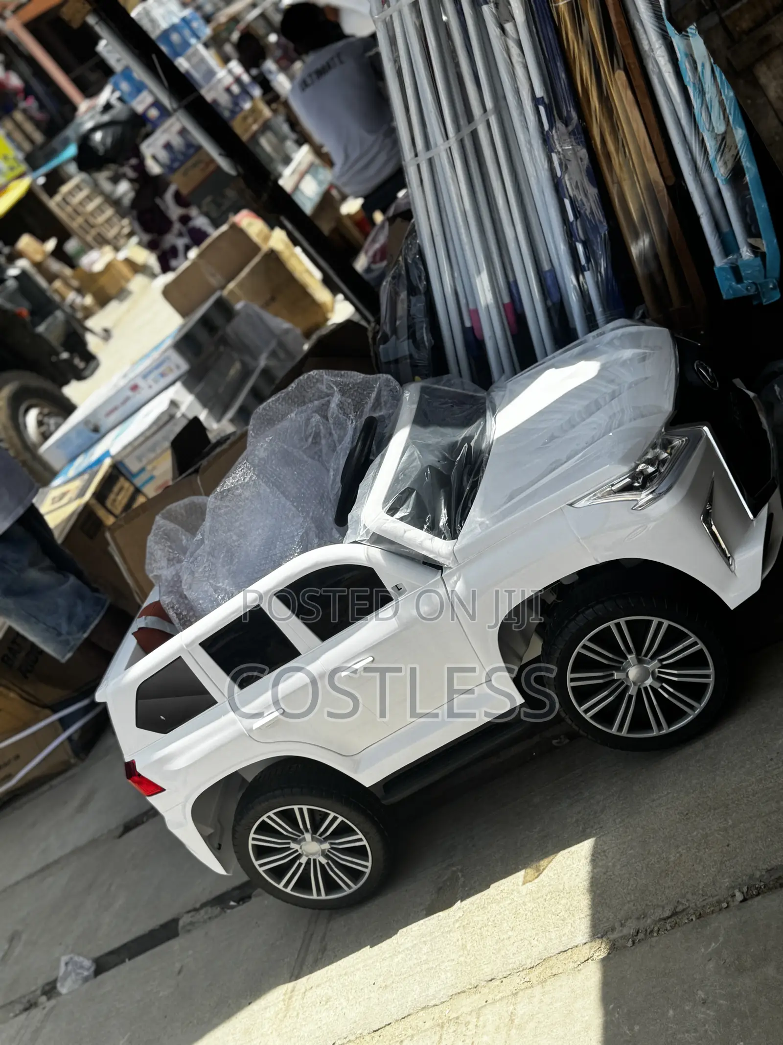 Licensed Lexus Lx570 Electric Ride-on Car for Children