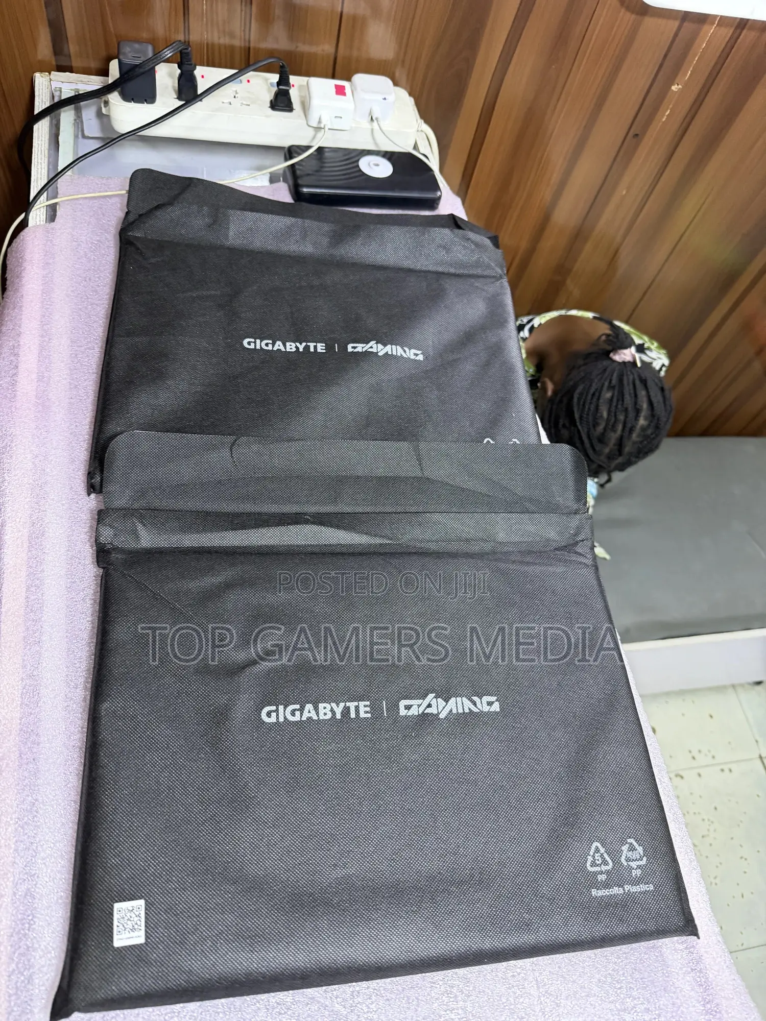 New Laptop Gigabyte 16GB Intel Core i7 SSD 1T