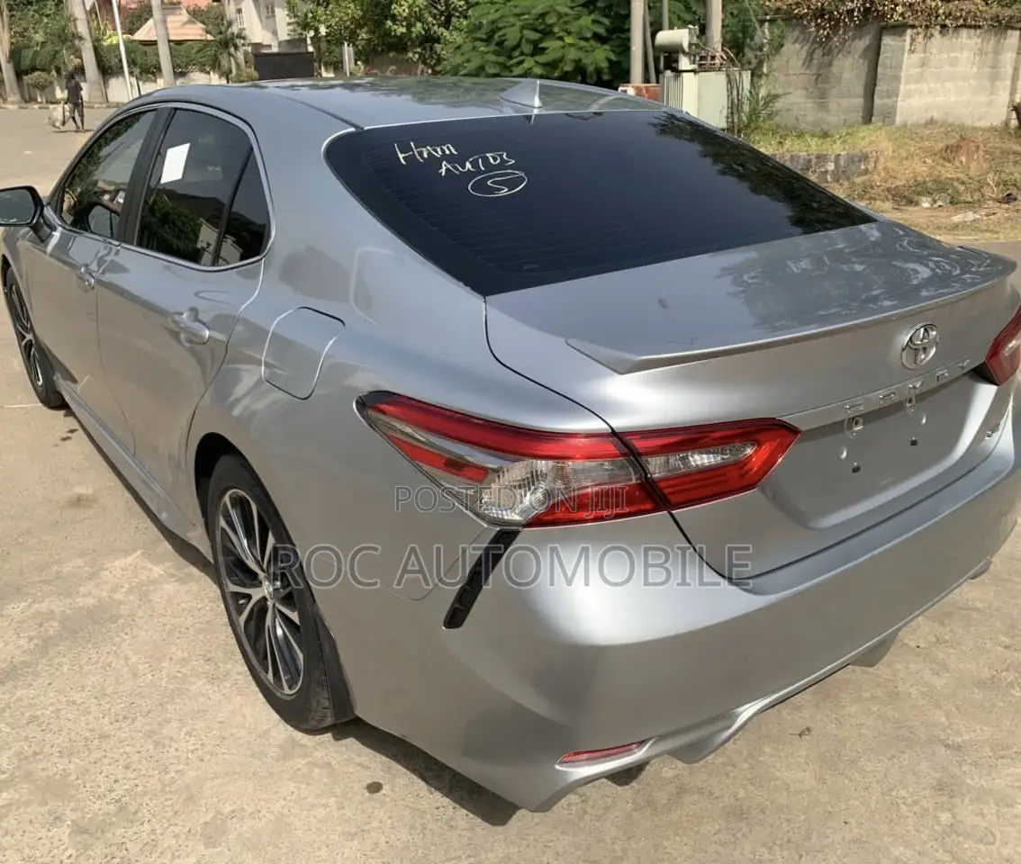 Toyota Camry 2018 Gray