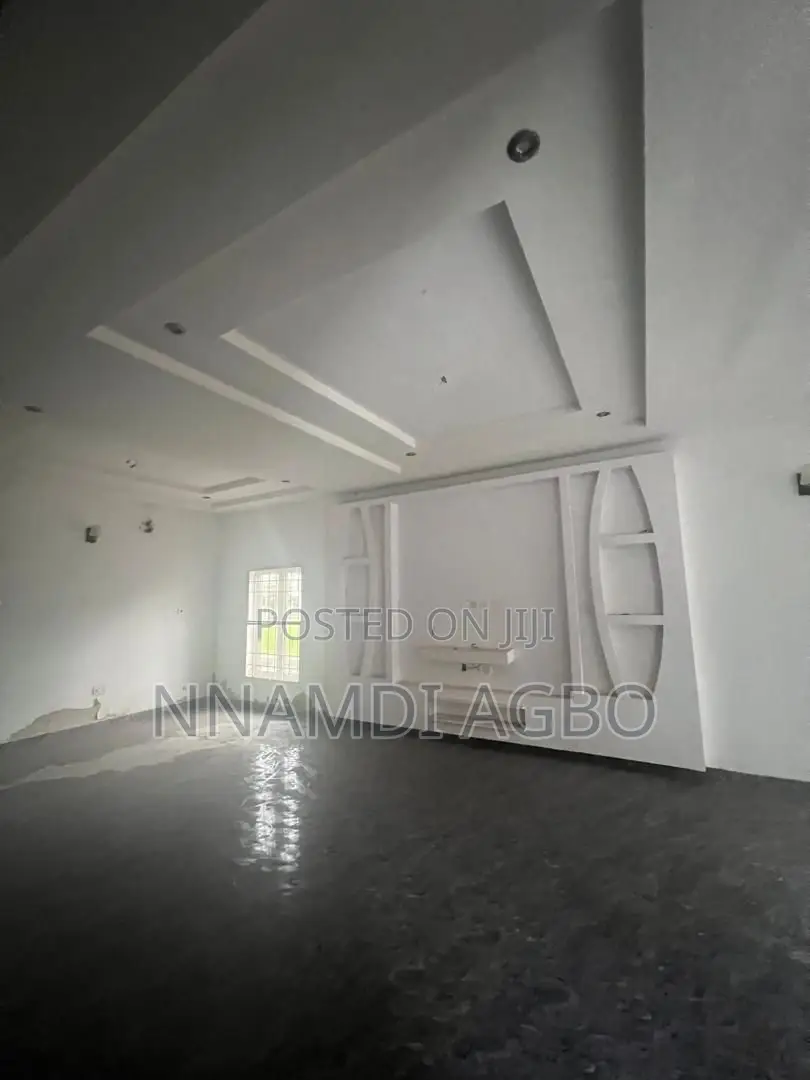 4bdrm Duplex in Chevron for rent