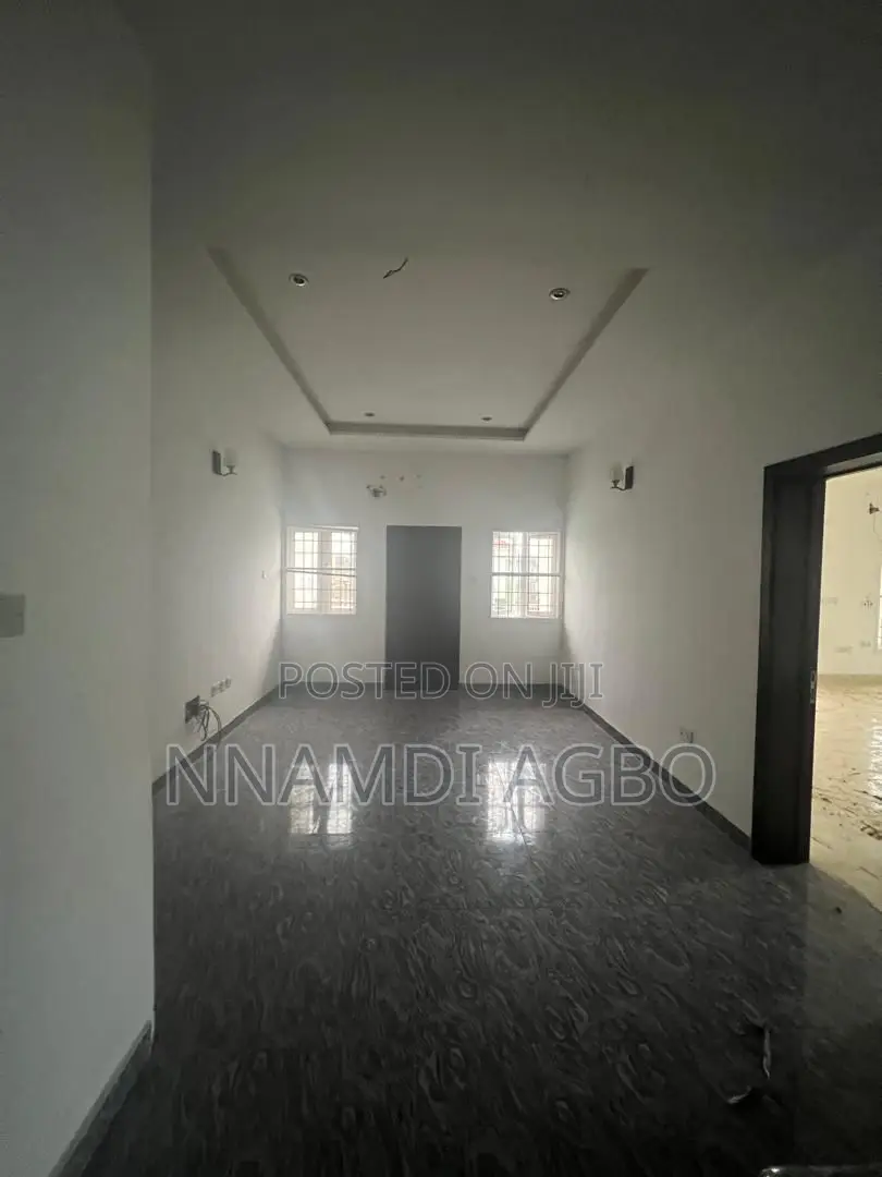 4bdrm Duplex in Chevron for rent