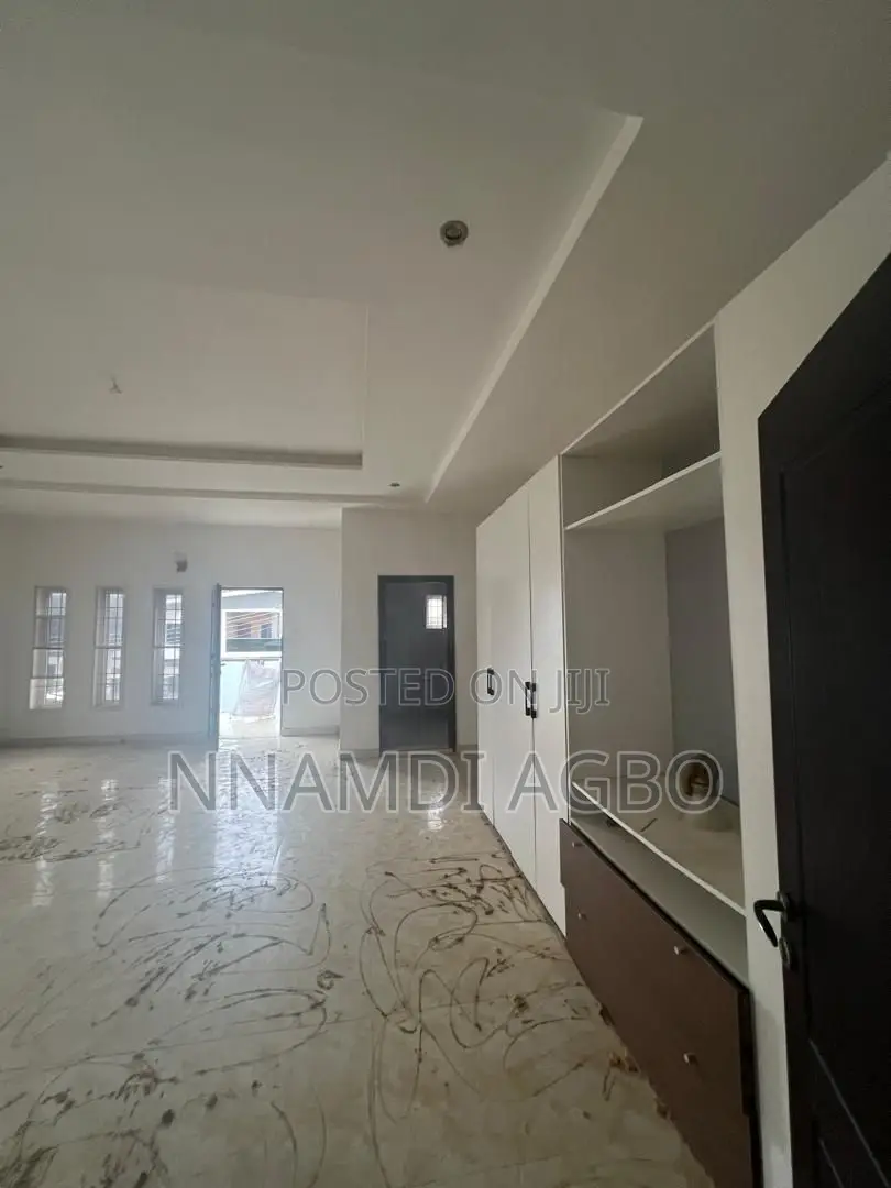 4bdrm Duplex in Chevron for rent