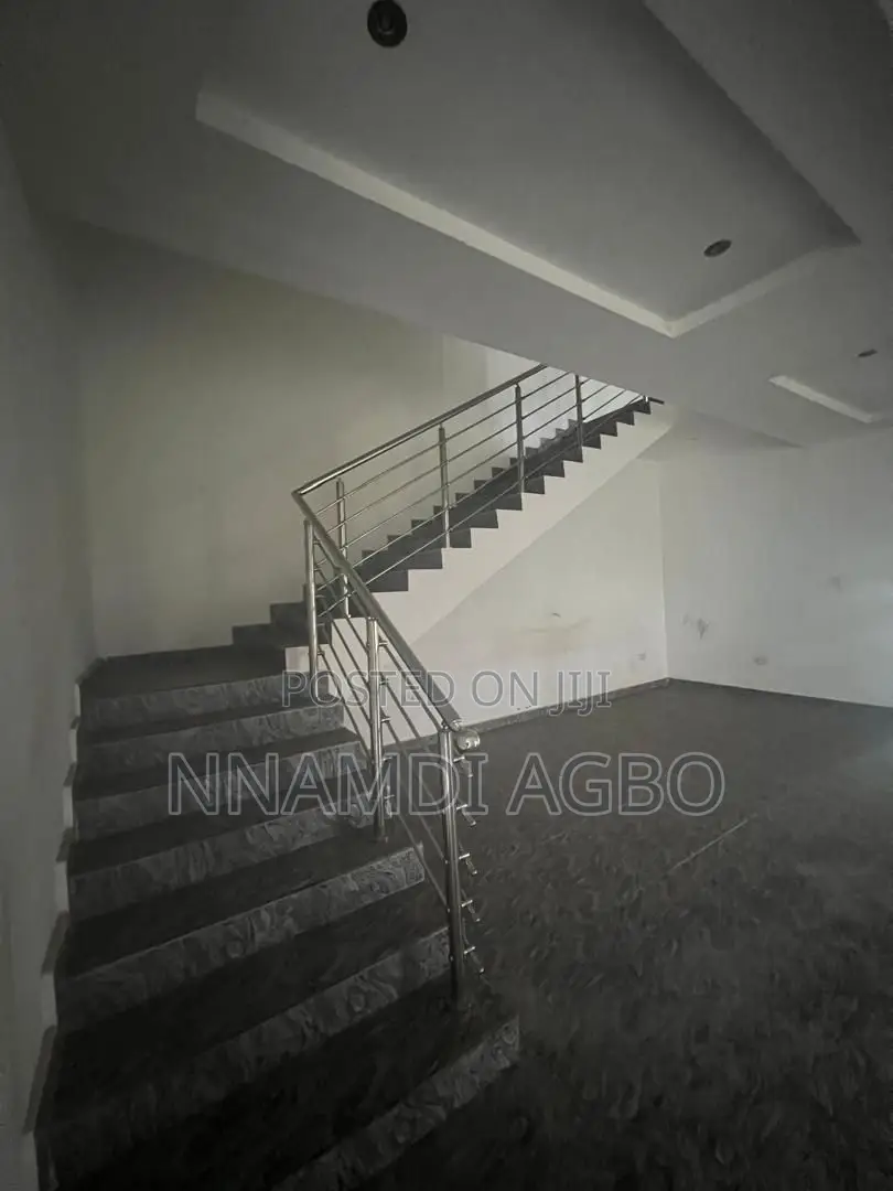 4bdrm Duplex in Chevron for rent