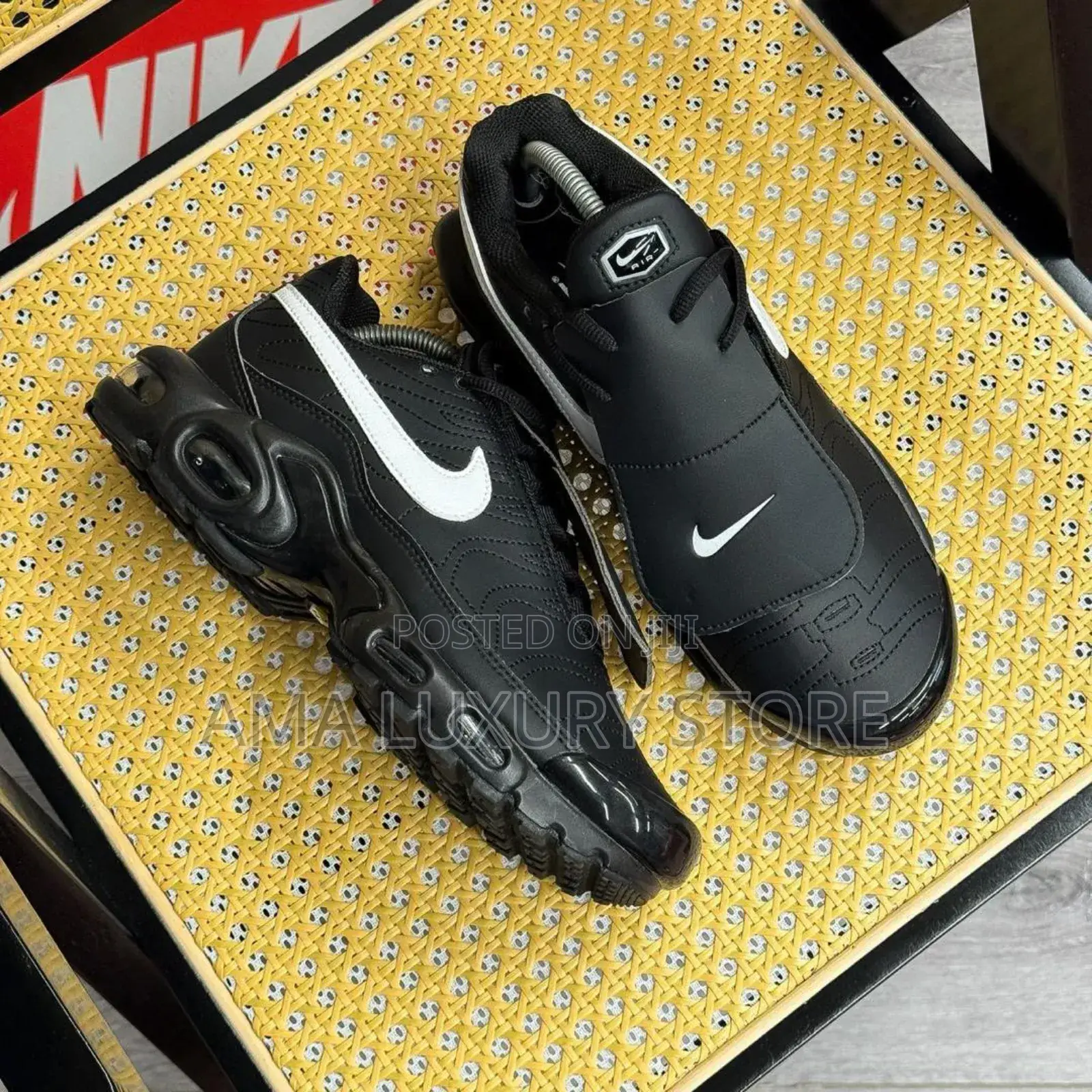 Nike Air Max Luxury Sneakers (With Detachable Tongue