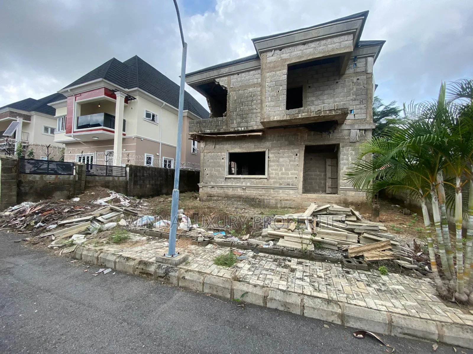 4bdrm Duplex in Aiben, Lugbe District for sale