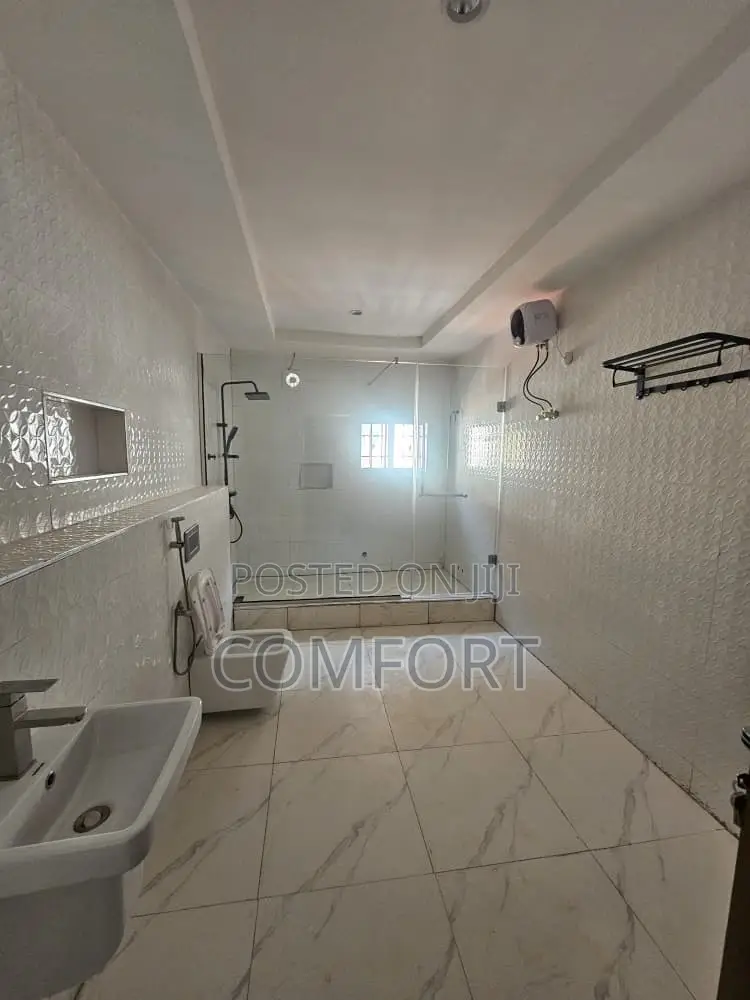 5bdrm House in Galadimawa for rent
