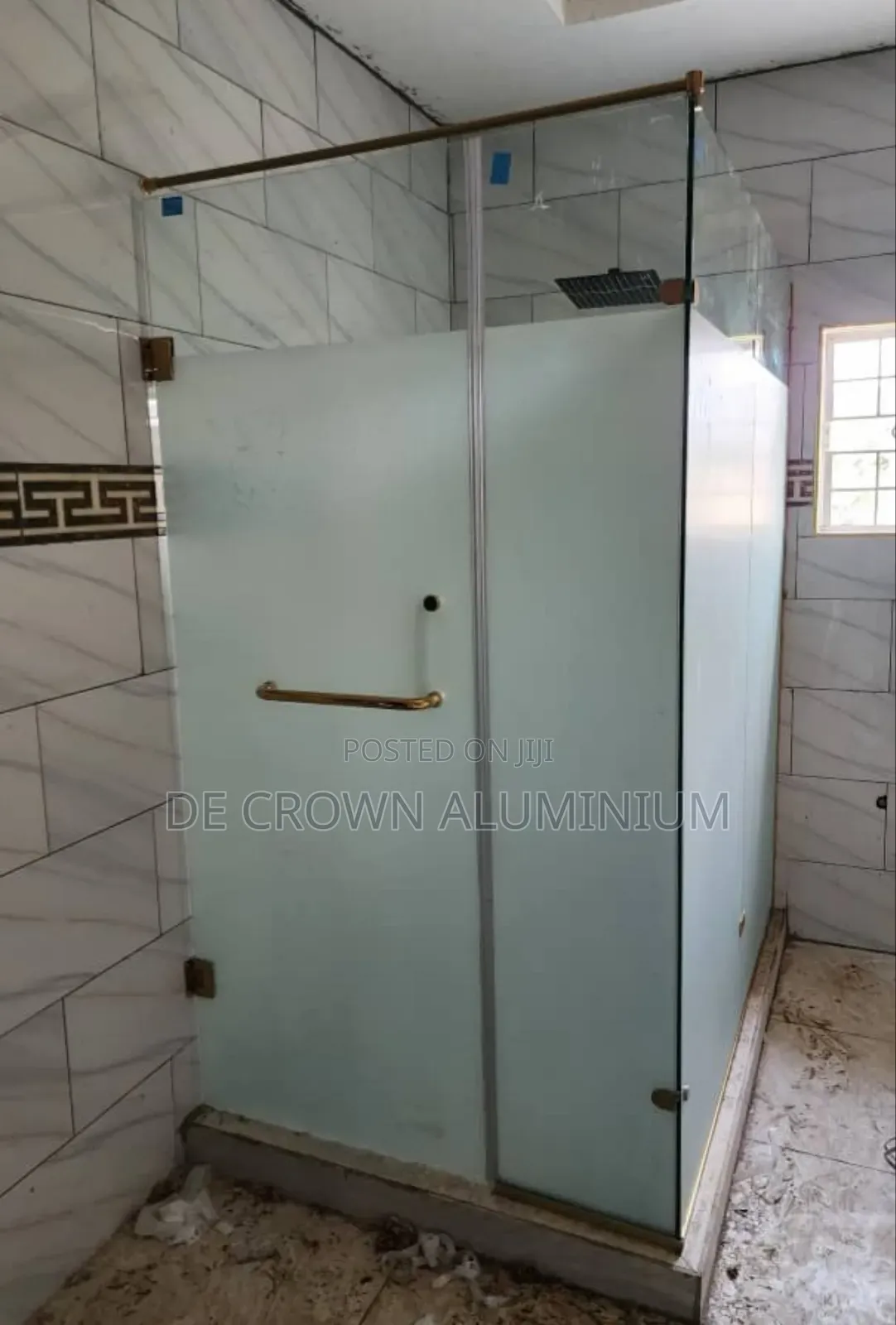 Luxury 10mm Frosted Tempered Shower Glass Cubicle With Gold Accessorie