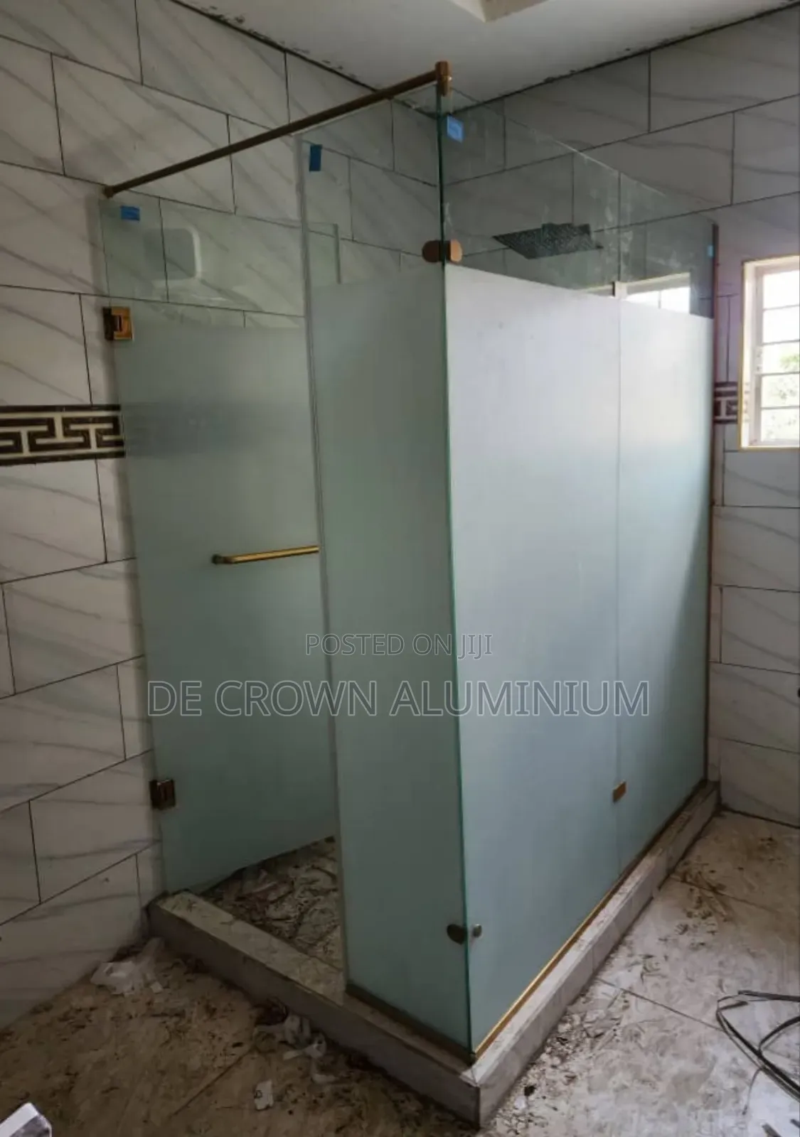 Luxury 10mm Frosted Tempered Shower Glass Cubicle With Gold Accessorie