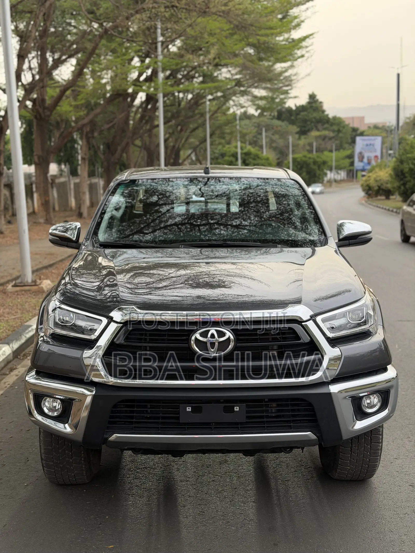 New Toyota Hilux 2025 Gray