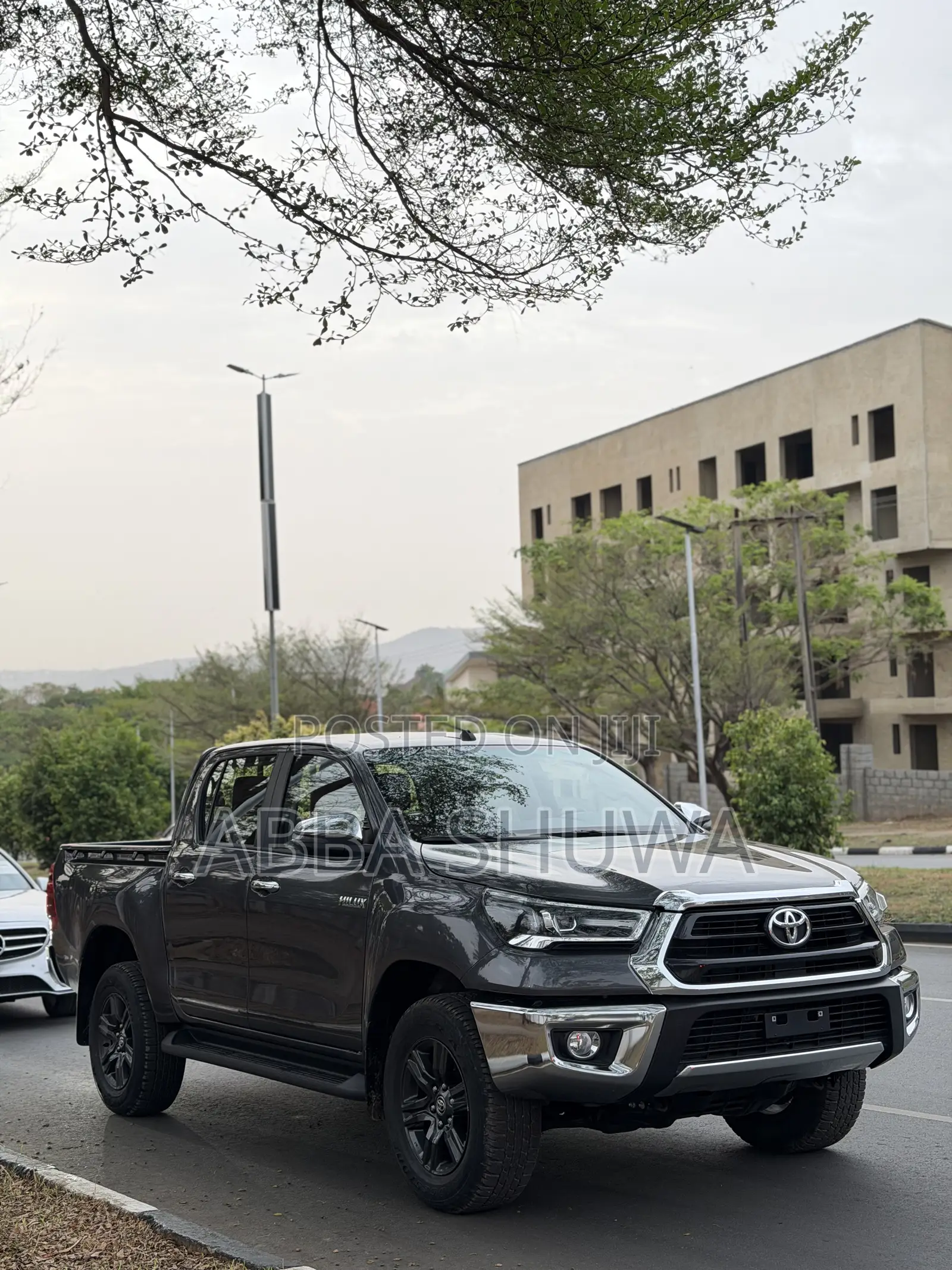 New Toyota Hilux 2025 Gray