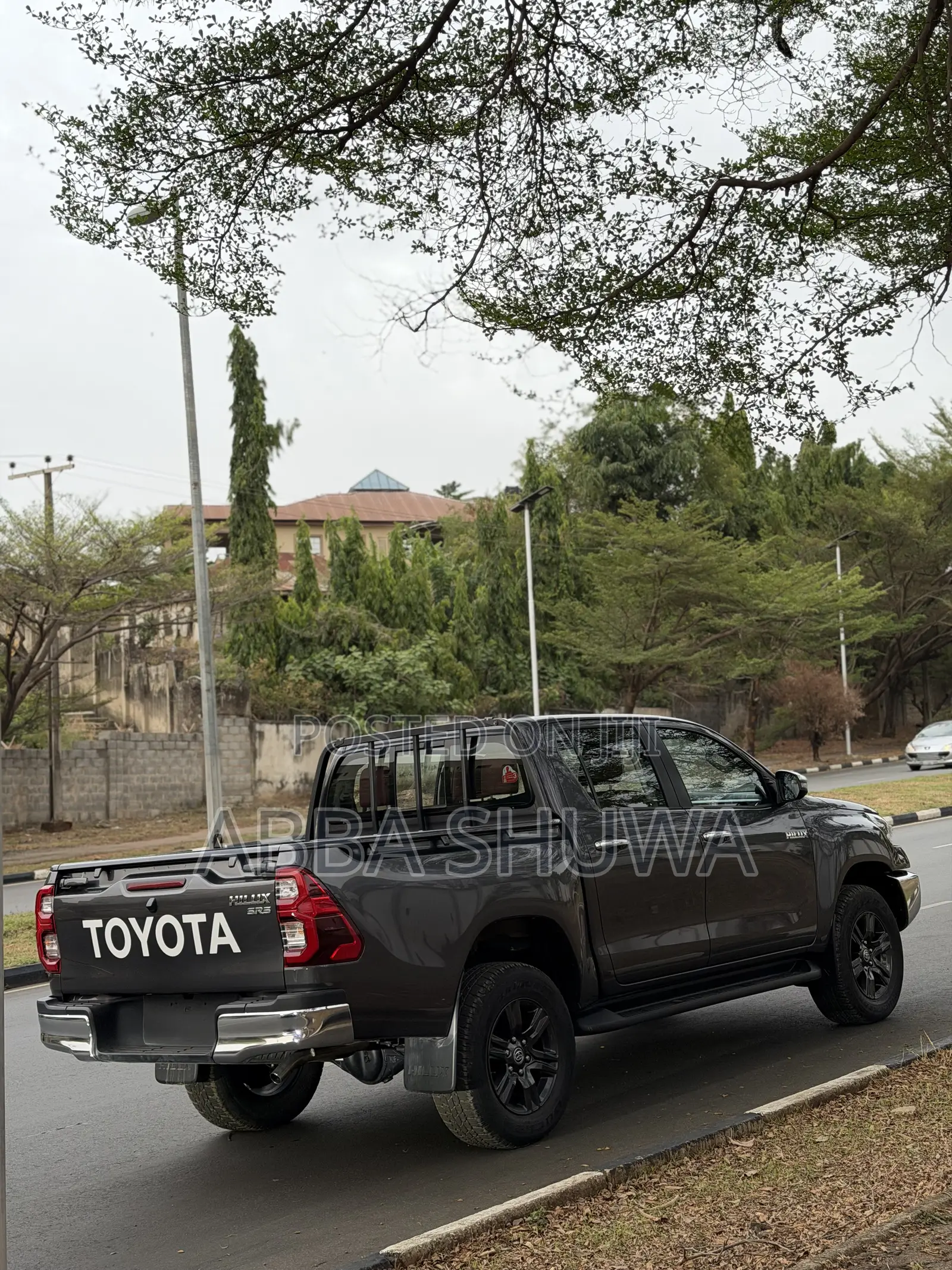 New Toyota Hilux 2025 Gray