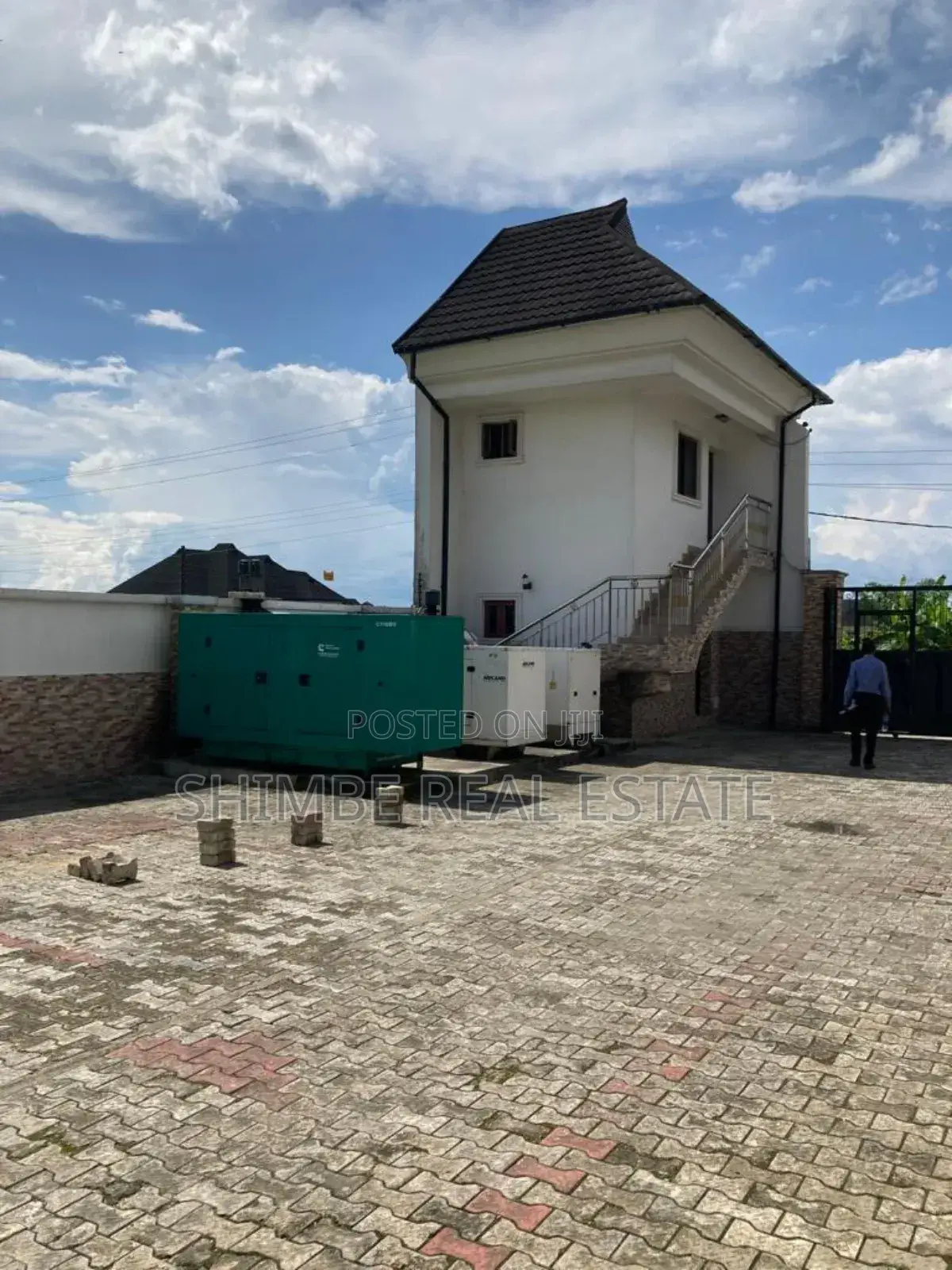 Furnished 20bdrm Block of Flats in Shelter Afrique, Uyo for sale