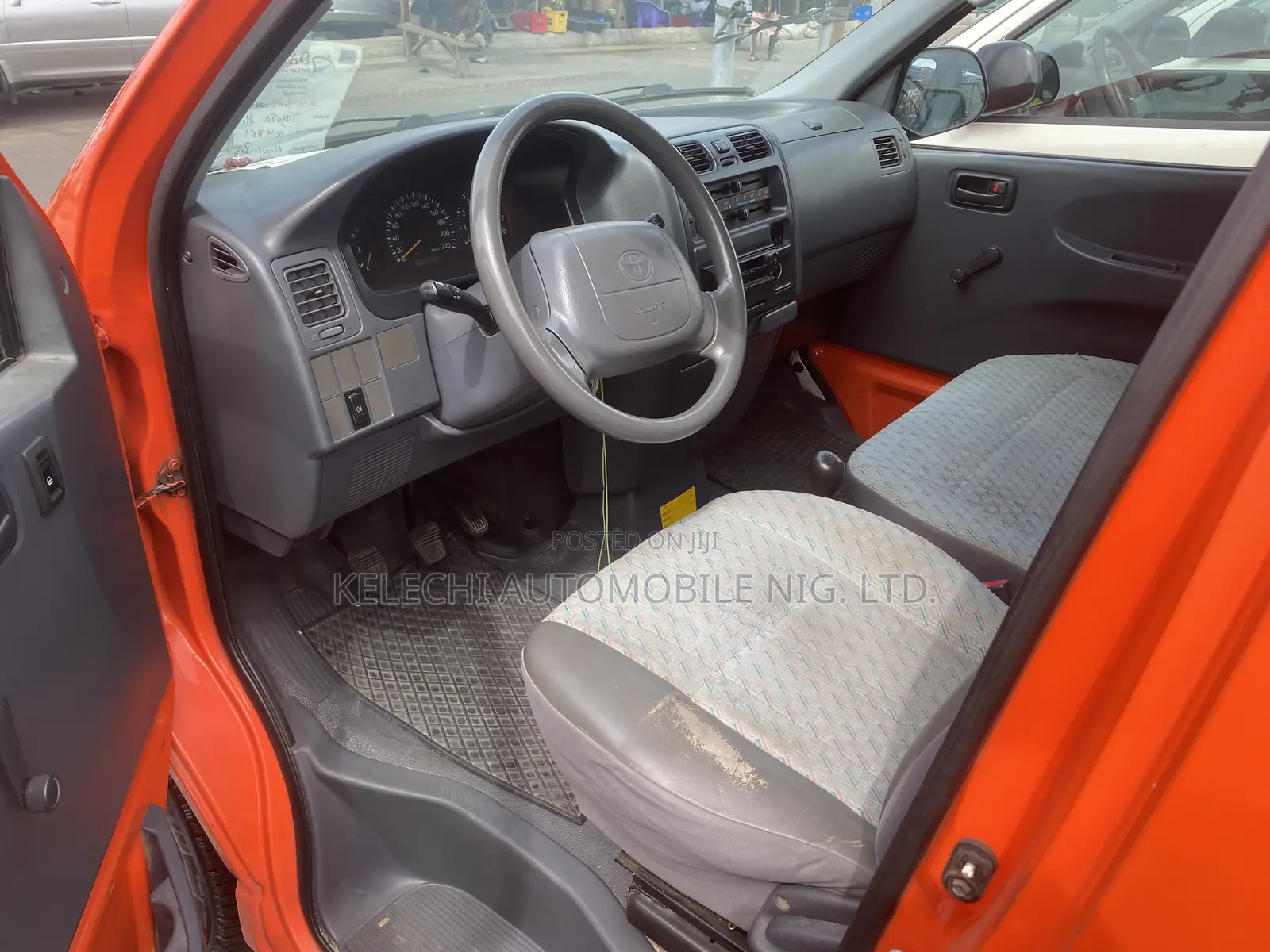 Toyota HiAce 2005 Red