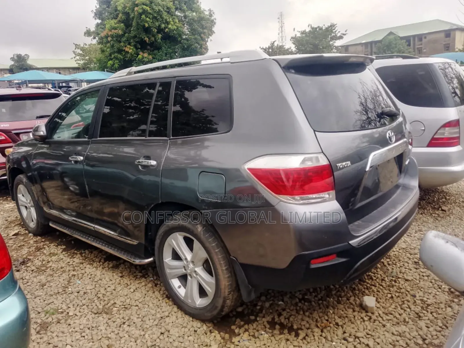 Toyota Highlander SE 2011 Gray