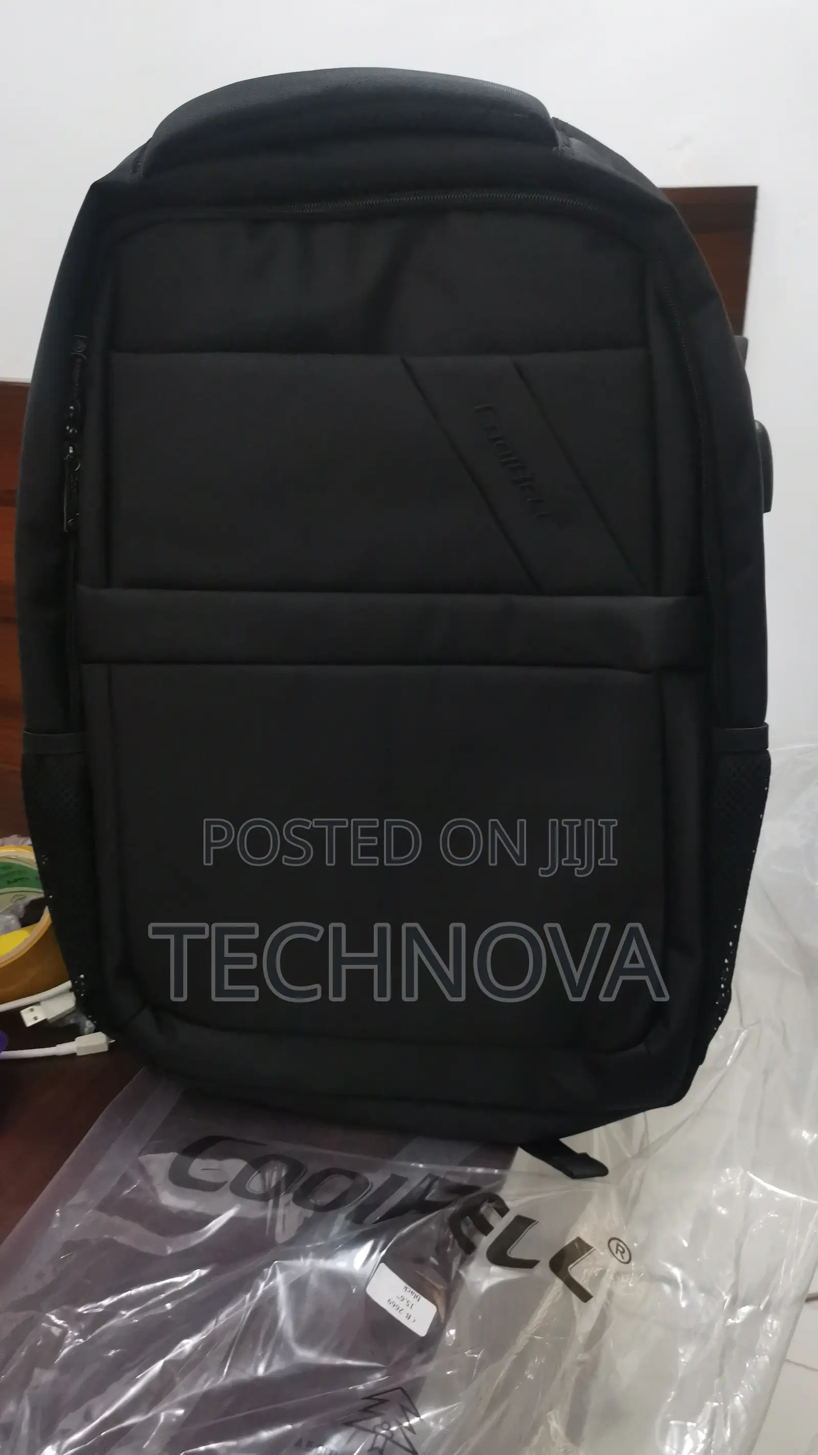 Coolbell Cb-6107s Water-Resistant Laptop Bag