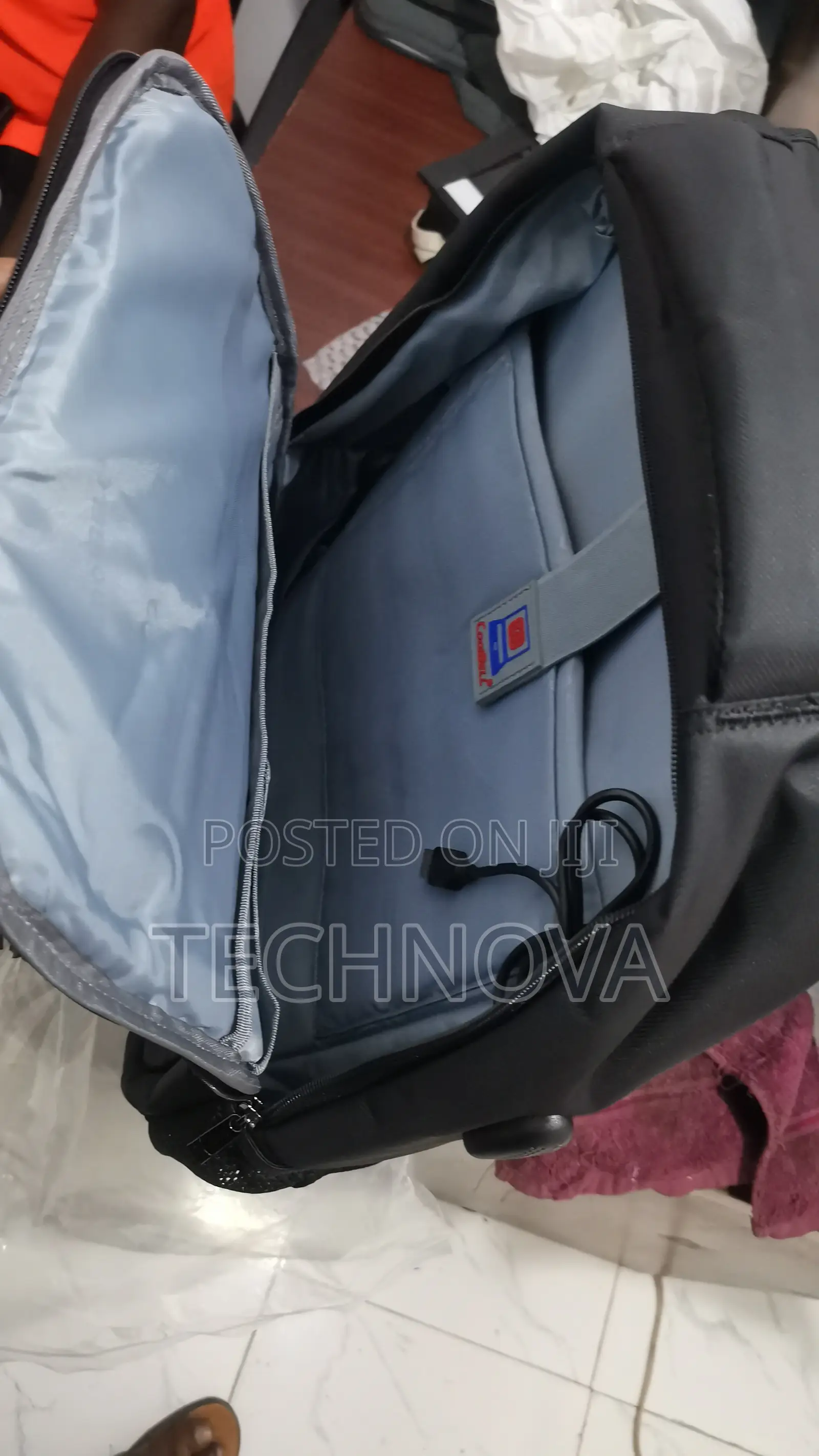 Coolbell Cb-6107s Water-Resistant Laptop Bag