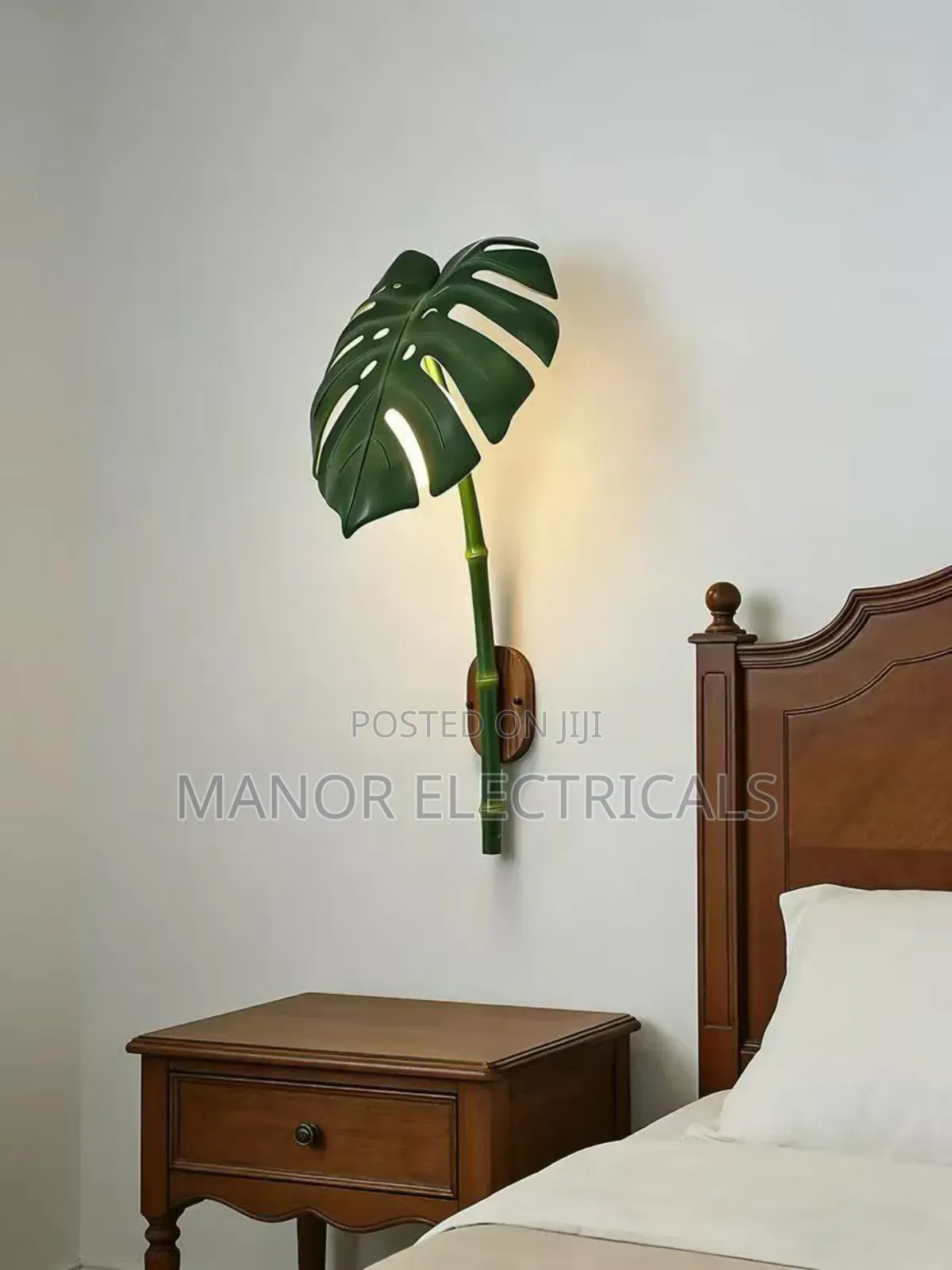 Green Leaf Wall Bracket Light – Nature-Inspired Modern Design