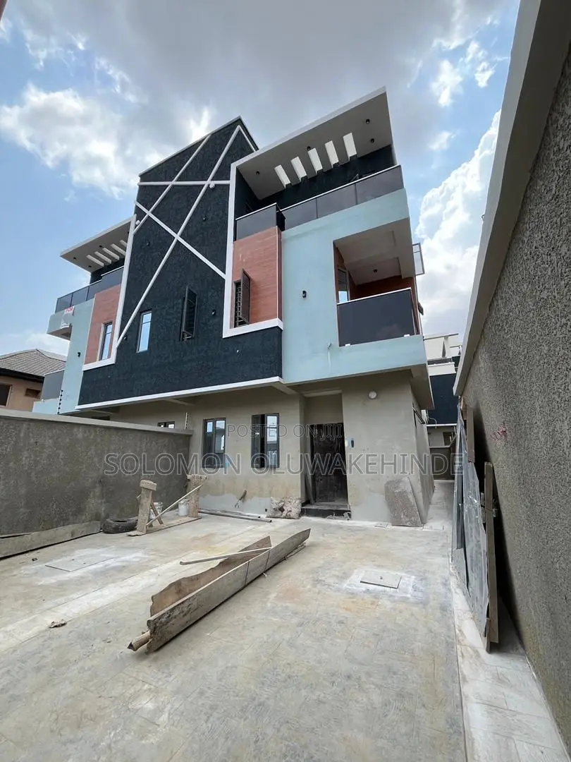4bdrm Duplex in Gbagada, Lagos for sale