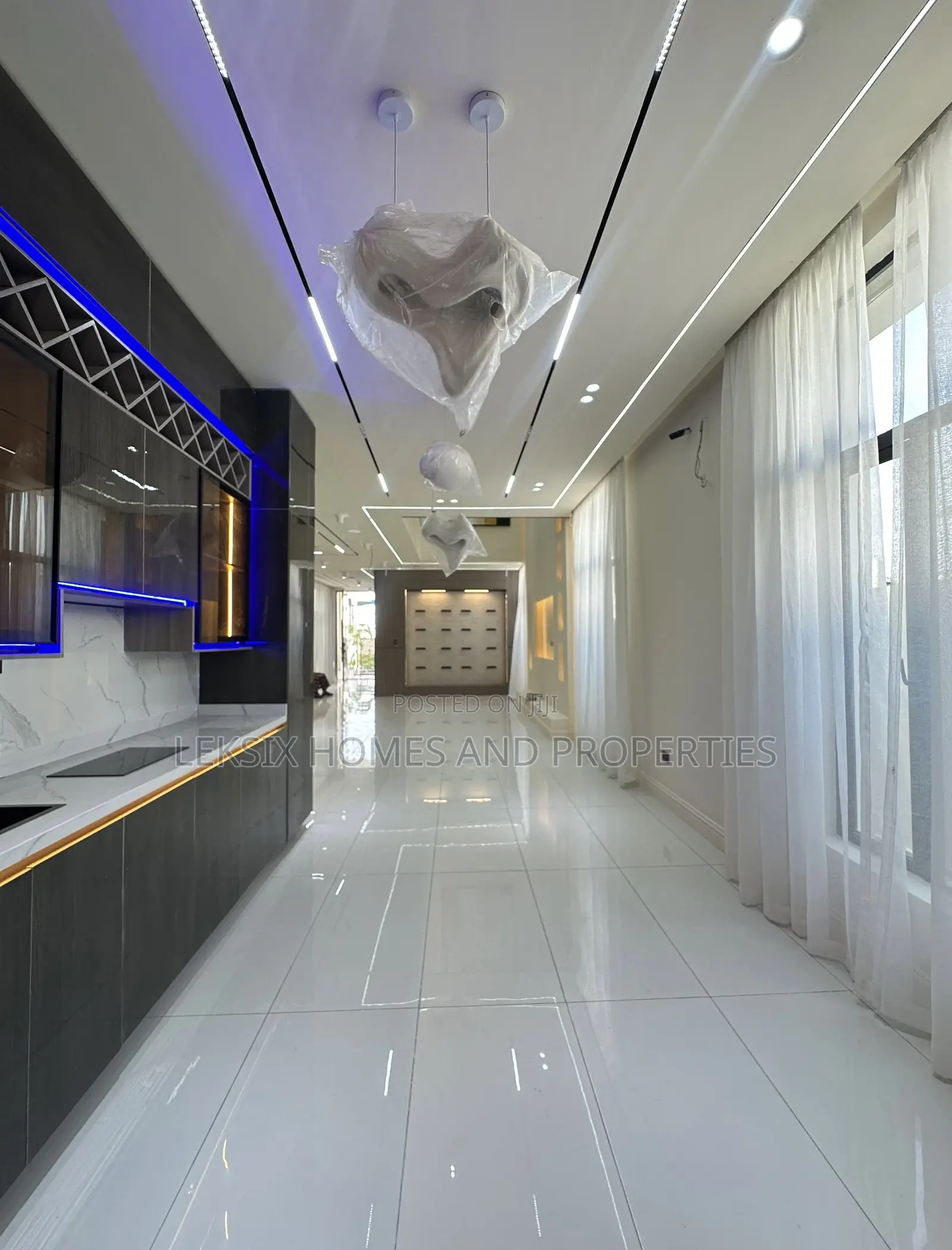5bdrm Duplex in A Well Secured, Lekki Phase 2 for sale