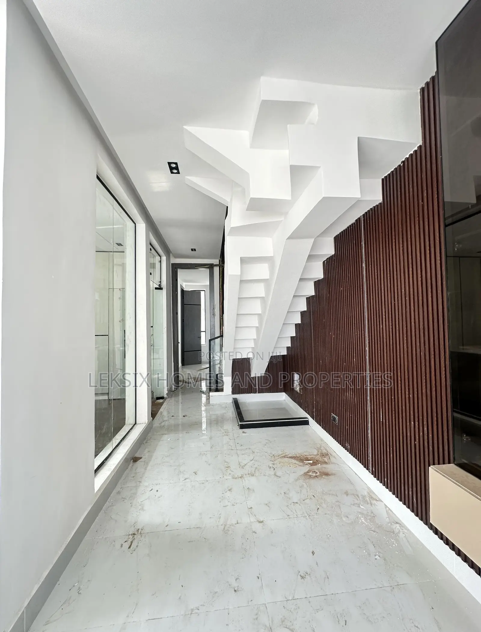 5bdrm Duplex in A Well Secured, Chevron for sale