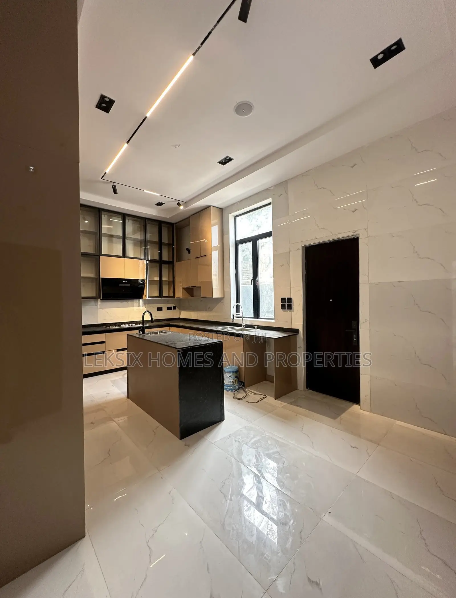 5bdrm Duplex in A Well Secured, Chevron for sale