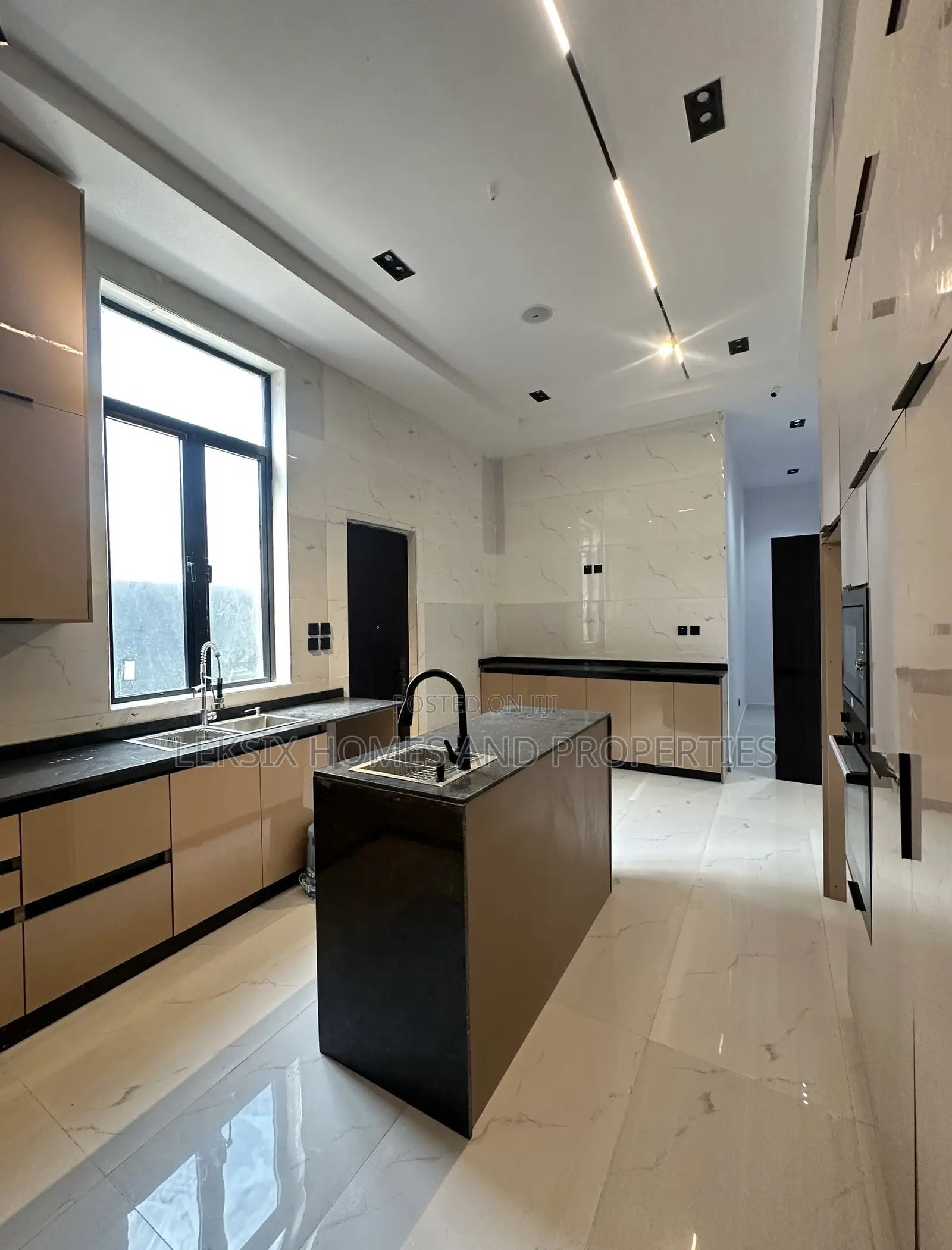 5bdrm Duplex in A Well Secured, Chevron for sale