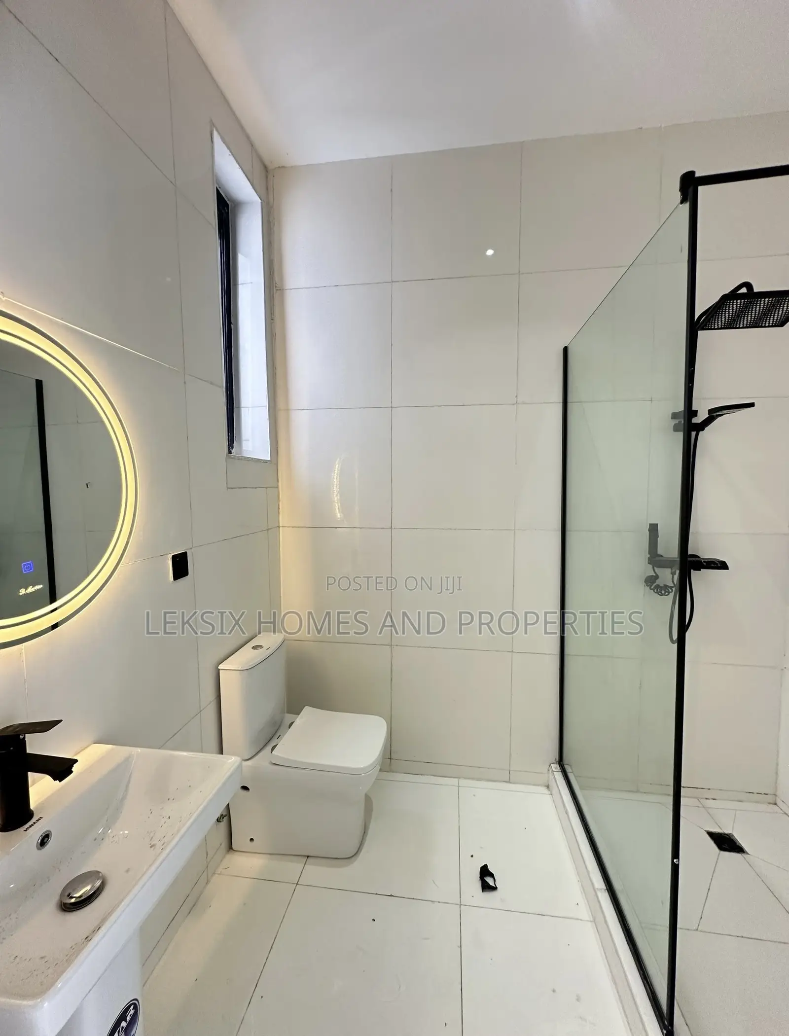 5bdrm Duplex in A Well Secured, Lekki Phase 2 for sale
