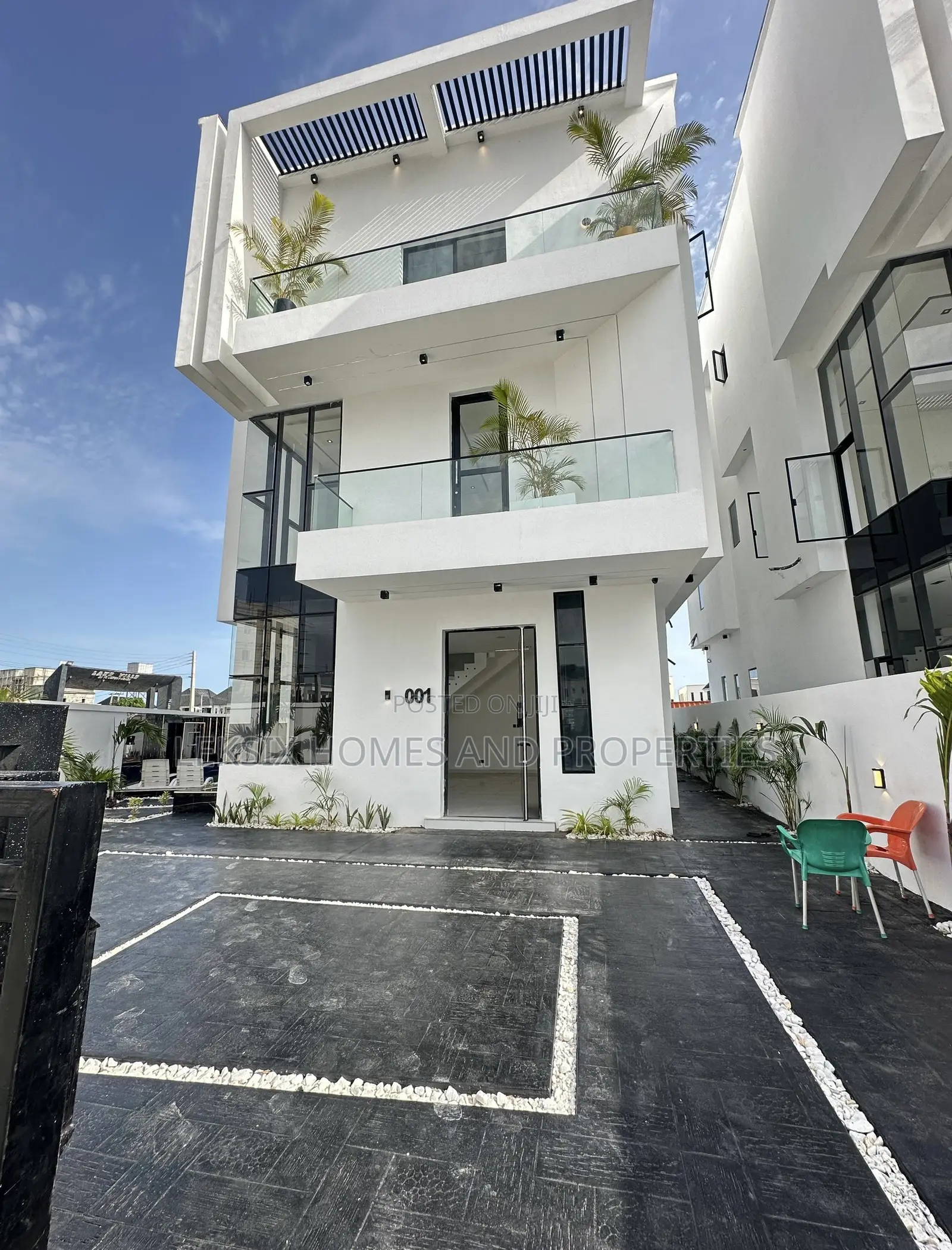 5bdrm Duplex in A Well Secured, Lekki Phase 2 for sale