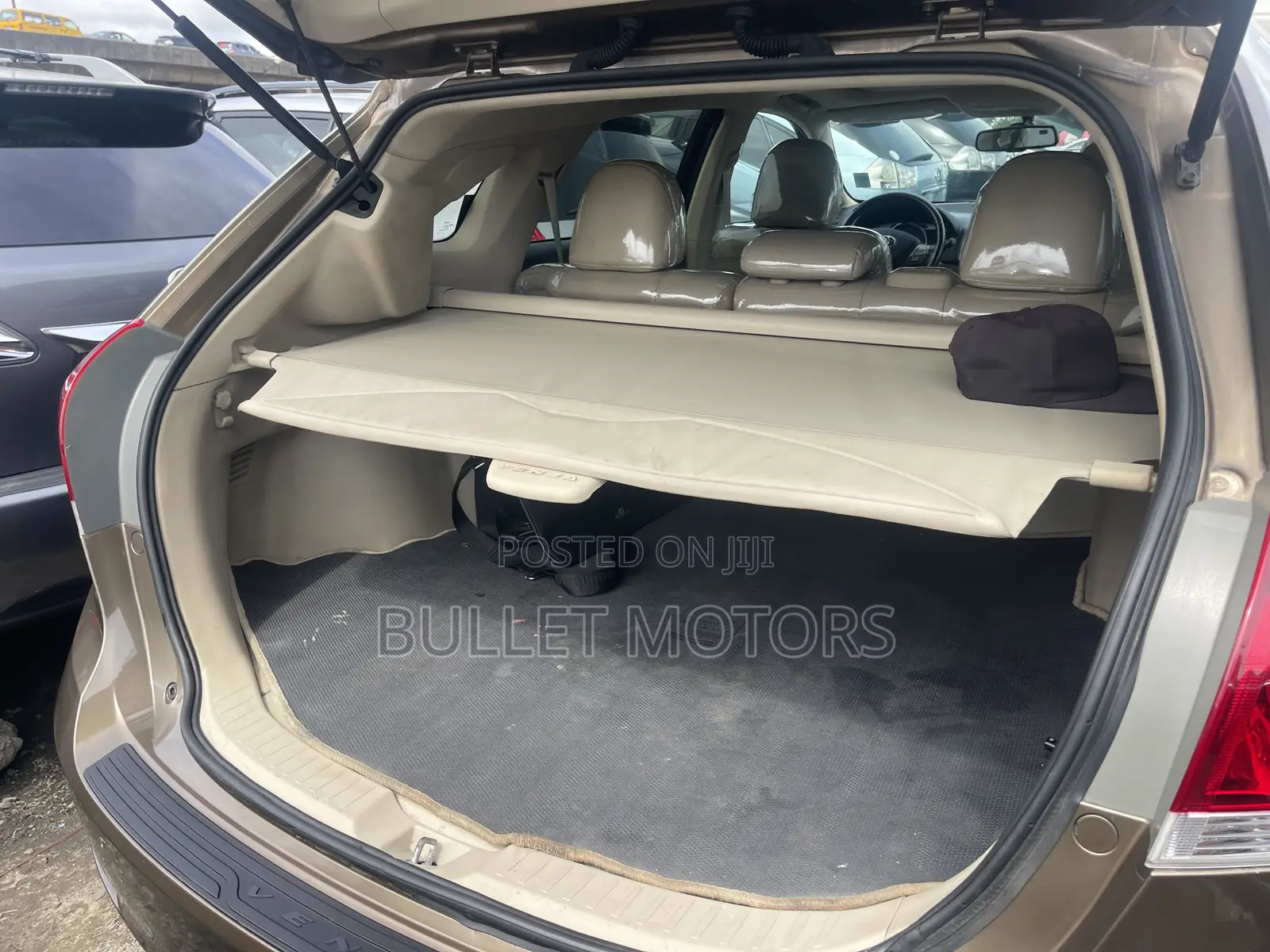 Toyota Venza AWD 2012 Gold