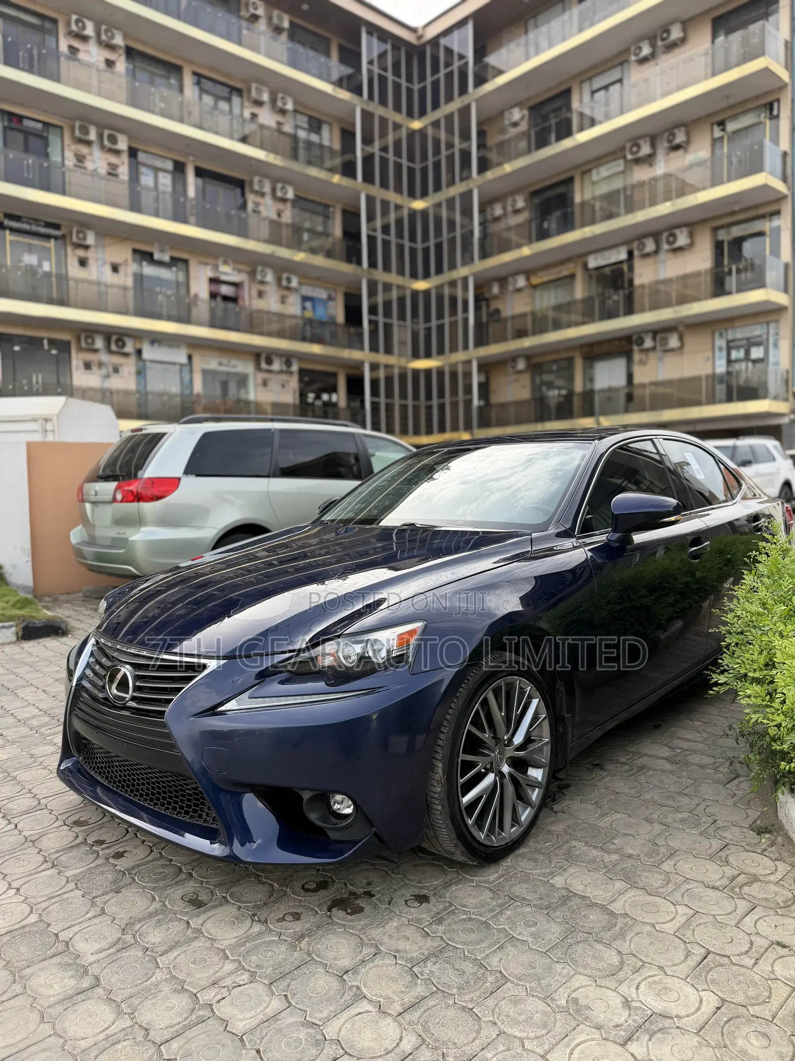 Lexus IS 250 4WD 2015 Blue