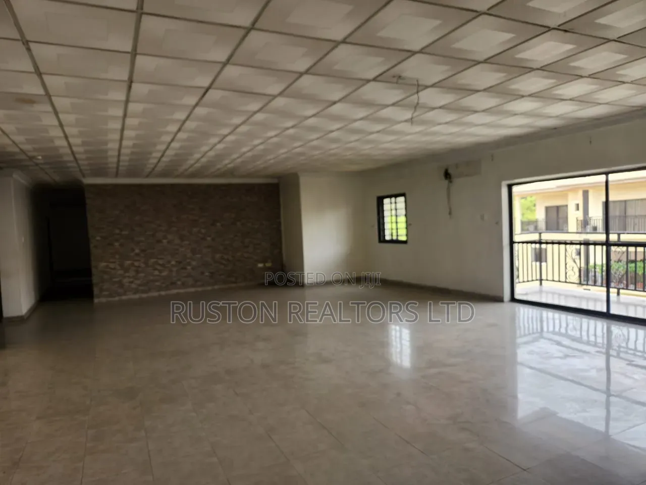 3bdrm Block of Flats in Parkview Estate for rent