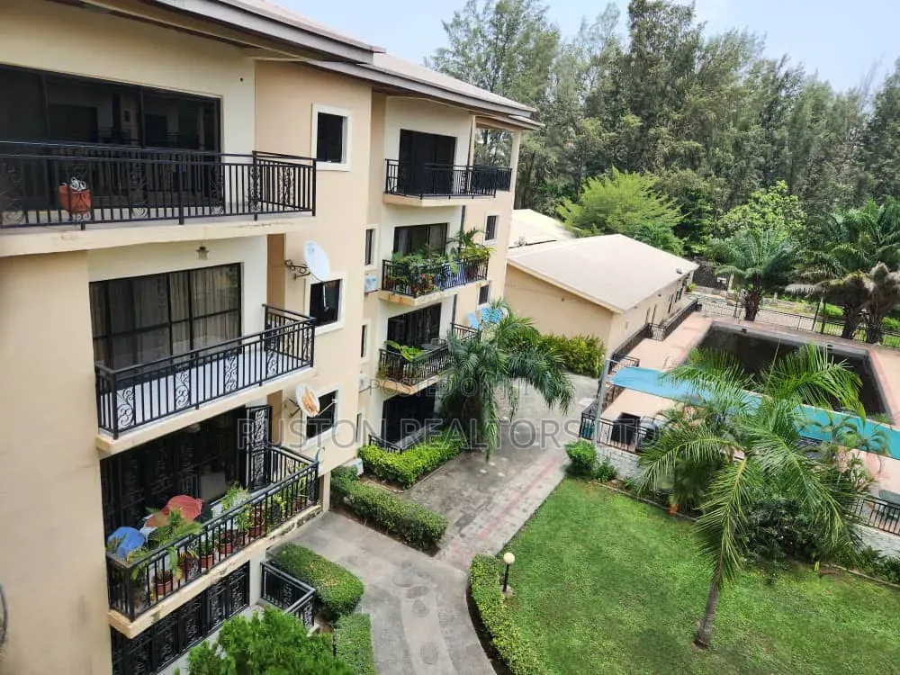 3bdrm Block of Flats in Parkview Estate for rent