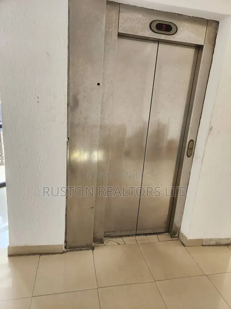 3bdrm Block of Flats in Parkview Estate for rent