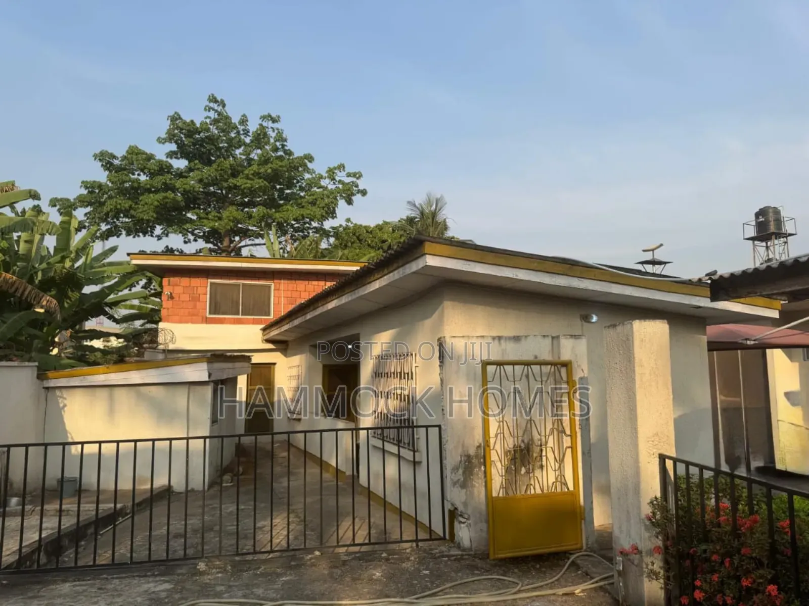 8bdrm Mansion in Ool Bodija Estate for sale