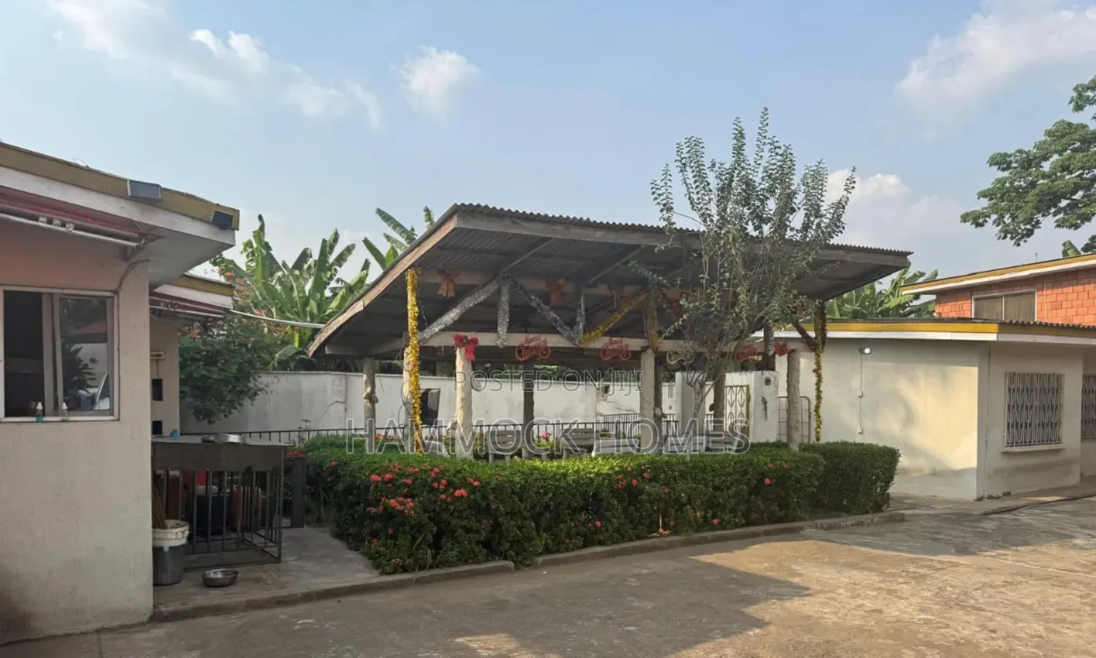 8bdrm Mansion in Ool Bodija Estate for sale